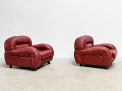 Set di due poltrone italiane color bordeaux
