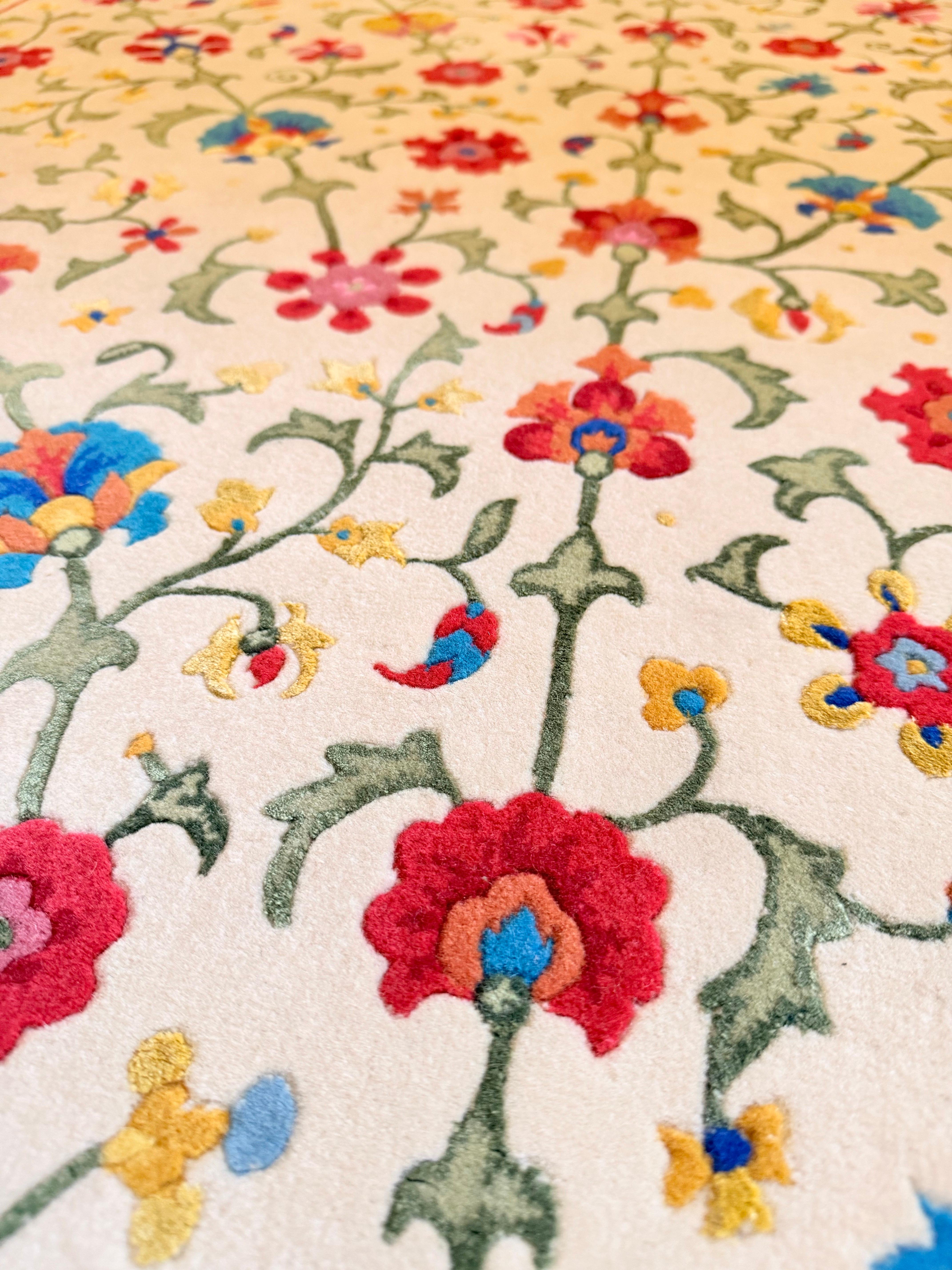 Via Como - 'Suzanni 6' Teppich Handgeknüpfter Teppich aus Wolle und Seide 6x9 Seltener Vintage (21. Jahrhundert und zeitgenössisch) im Angebot