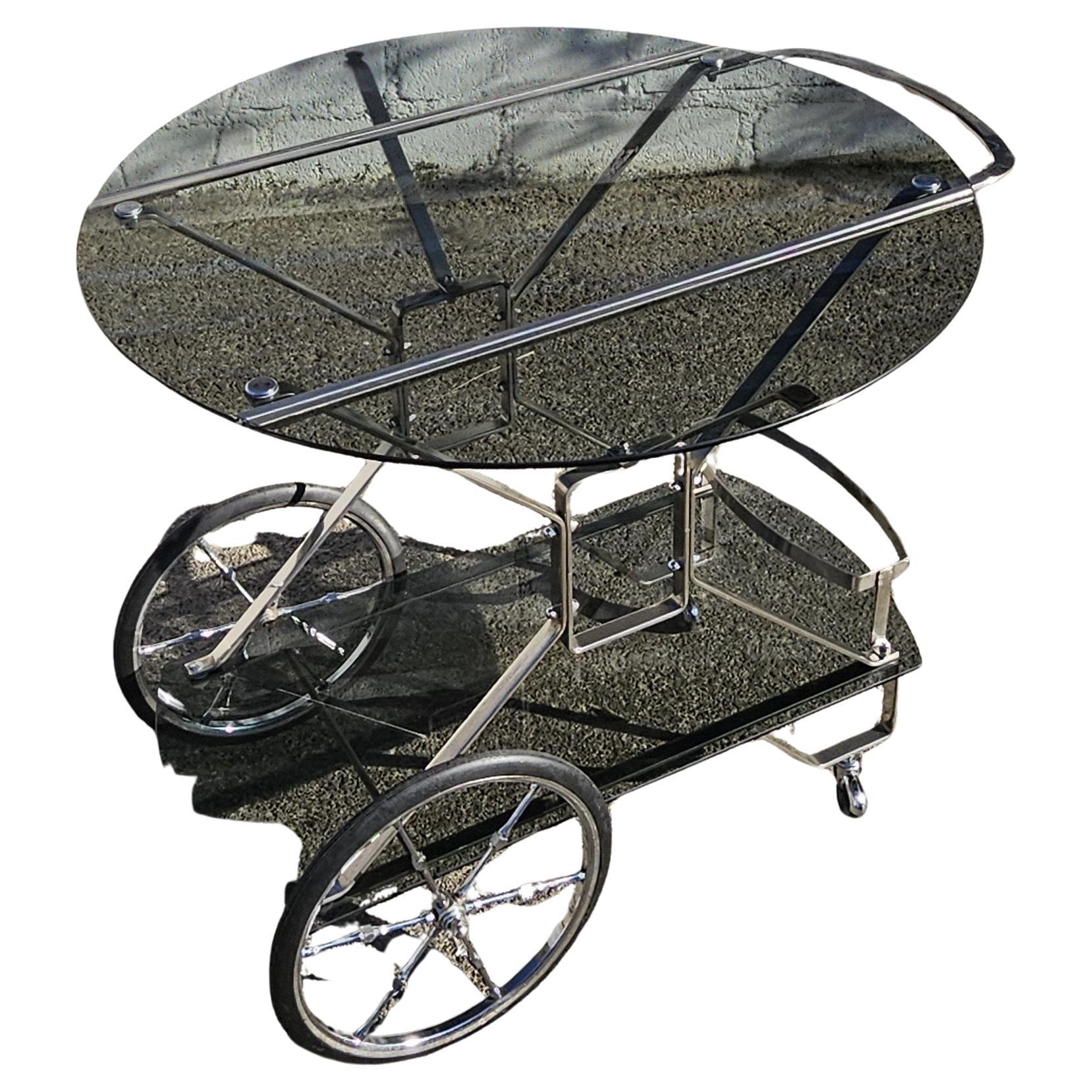 Fait main Chariot de bar en verre fumé et chrome du milieu du siècle - Chariot de bar à abattant - années 60 en vente