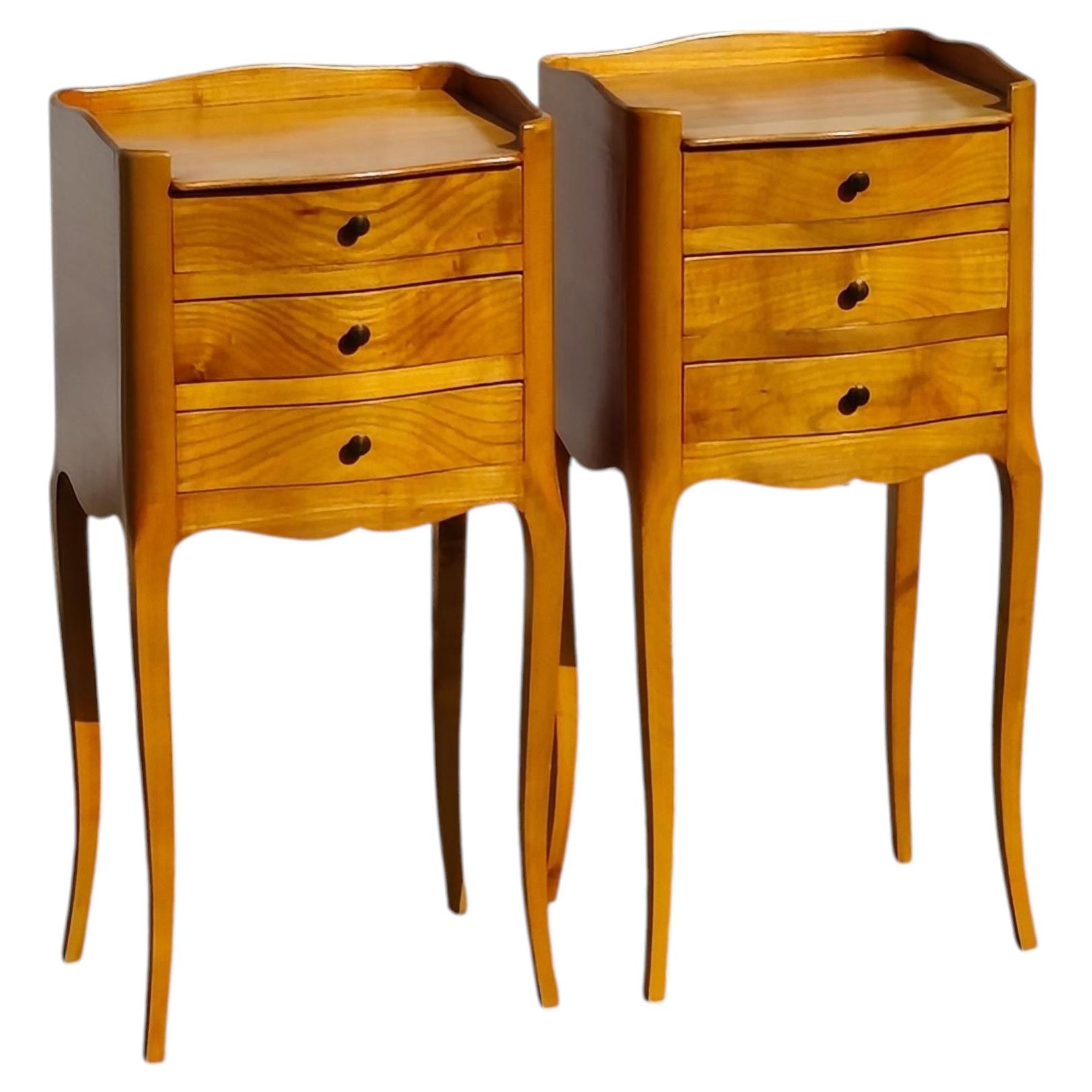 2 Nachttische aus Kirschholz – Nachttischpaar – Stil Louis XV – 80er Jahre im Angebot