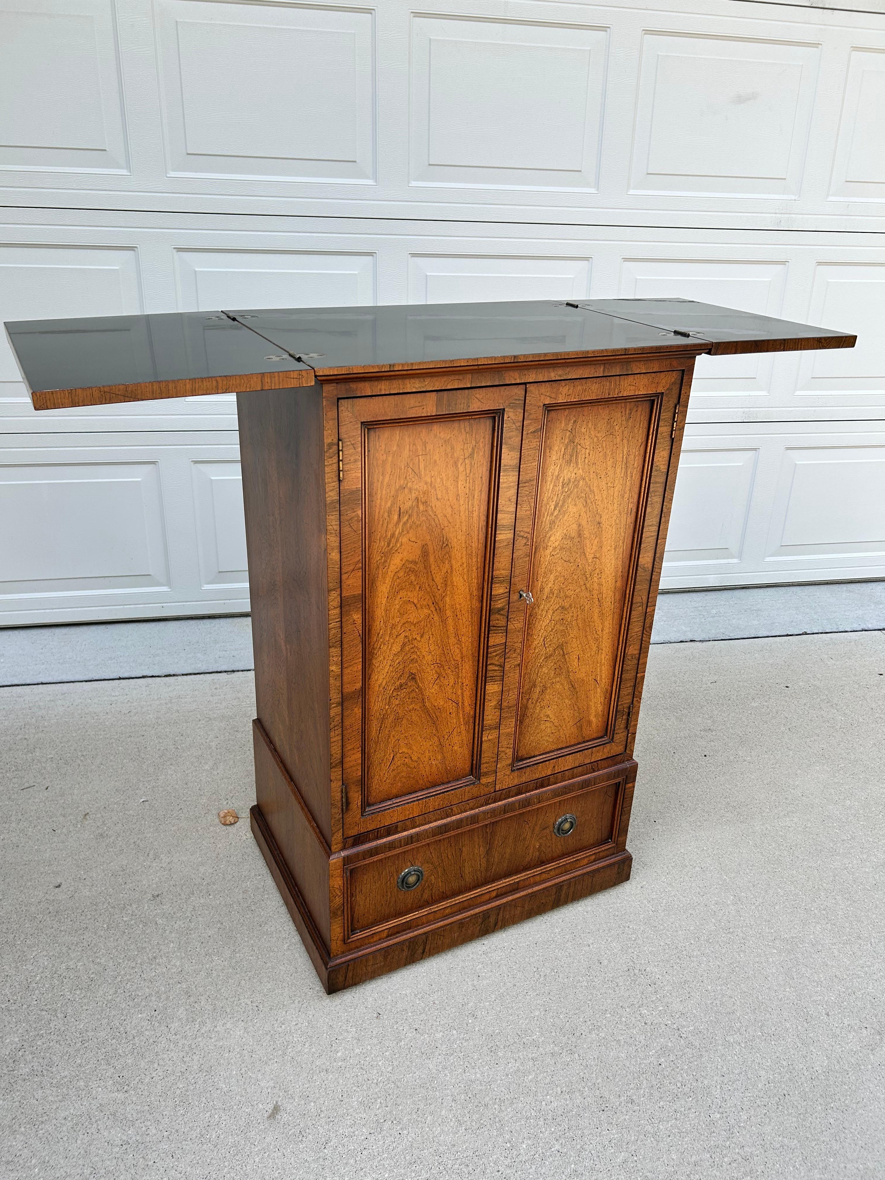 Drybar Cabinet with Lock and Key by Henredon Fine Furniture For Sale 1