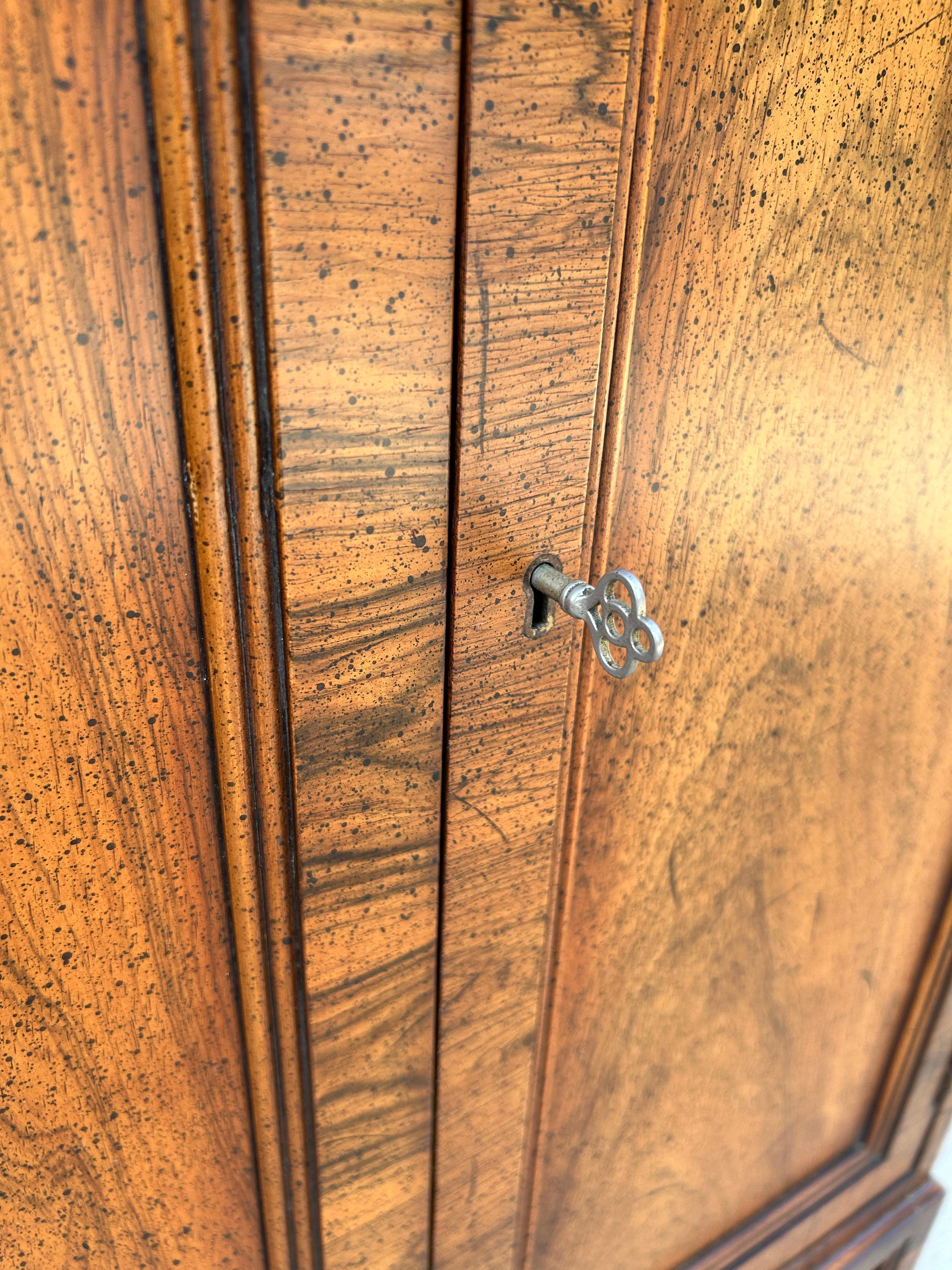 Drybar Cabinet with Lock and Key by Henredon Fine Furniture For Sale 2