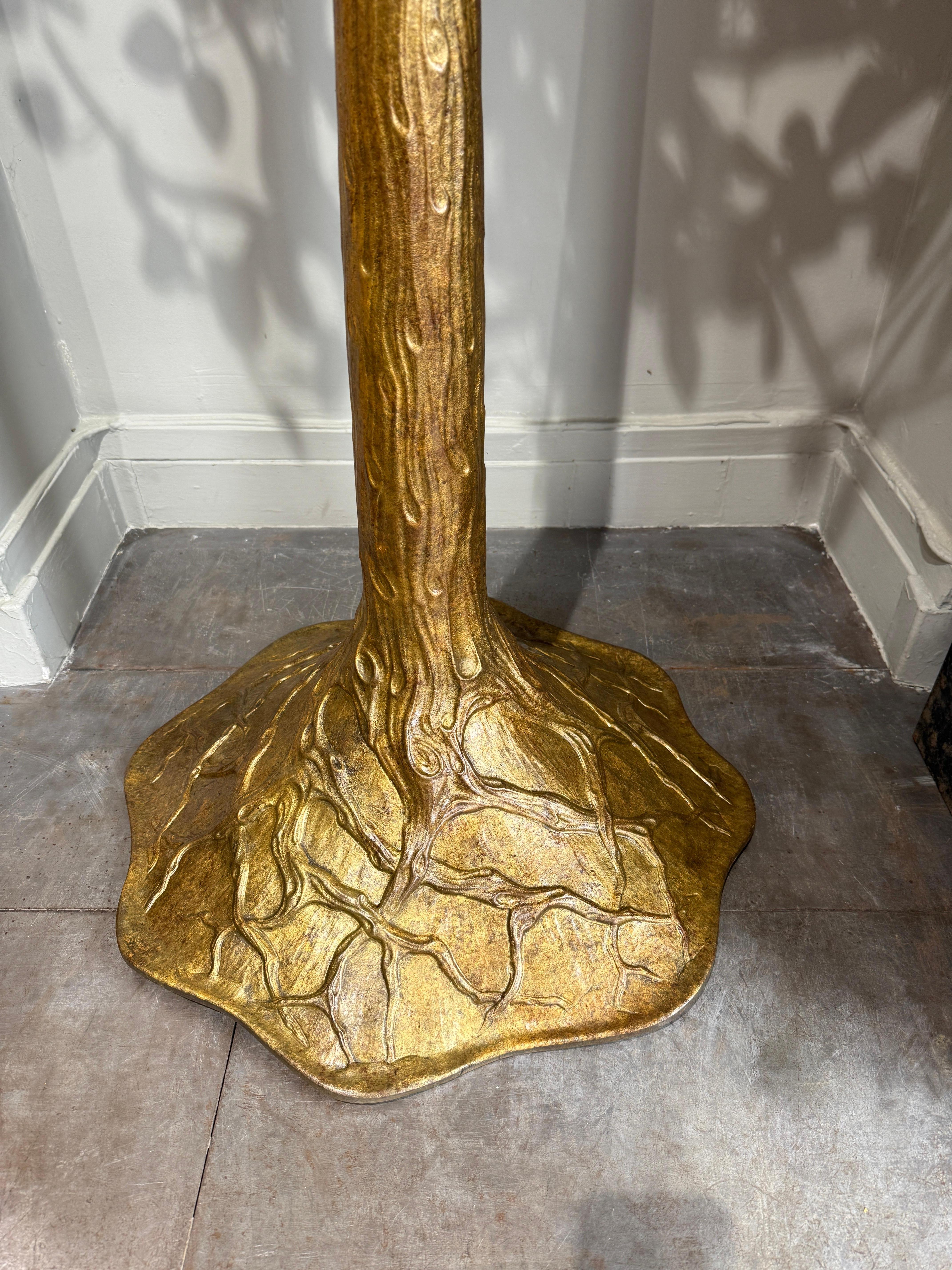 A very decorative gilded brass tree Italy circa 1940 
Nice details 
Nice vintage condition 