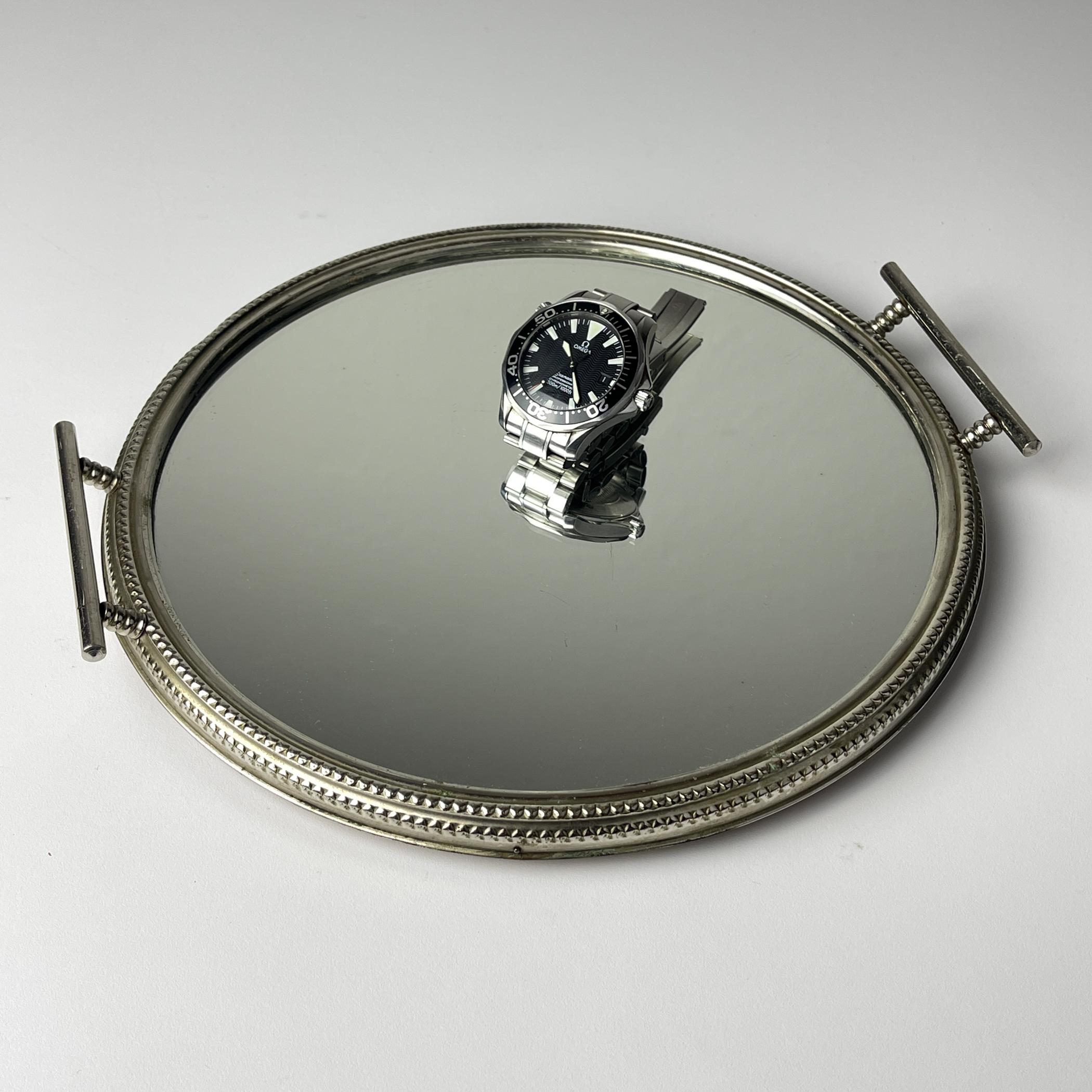 Vintage Metalltablett mit Spiegel, Italien 1970er (Moderne der Mitte des Jahrhunderts) im Angebot