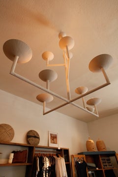 Lampadario rettangolare in gesso a 9 tazze con uccellino, realizzato da Tracey Garet di Apsara