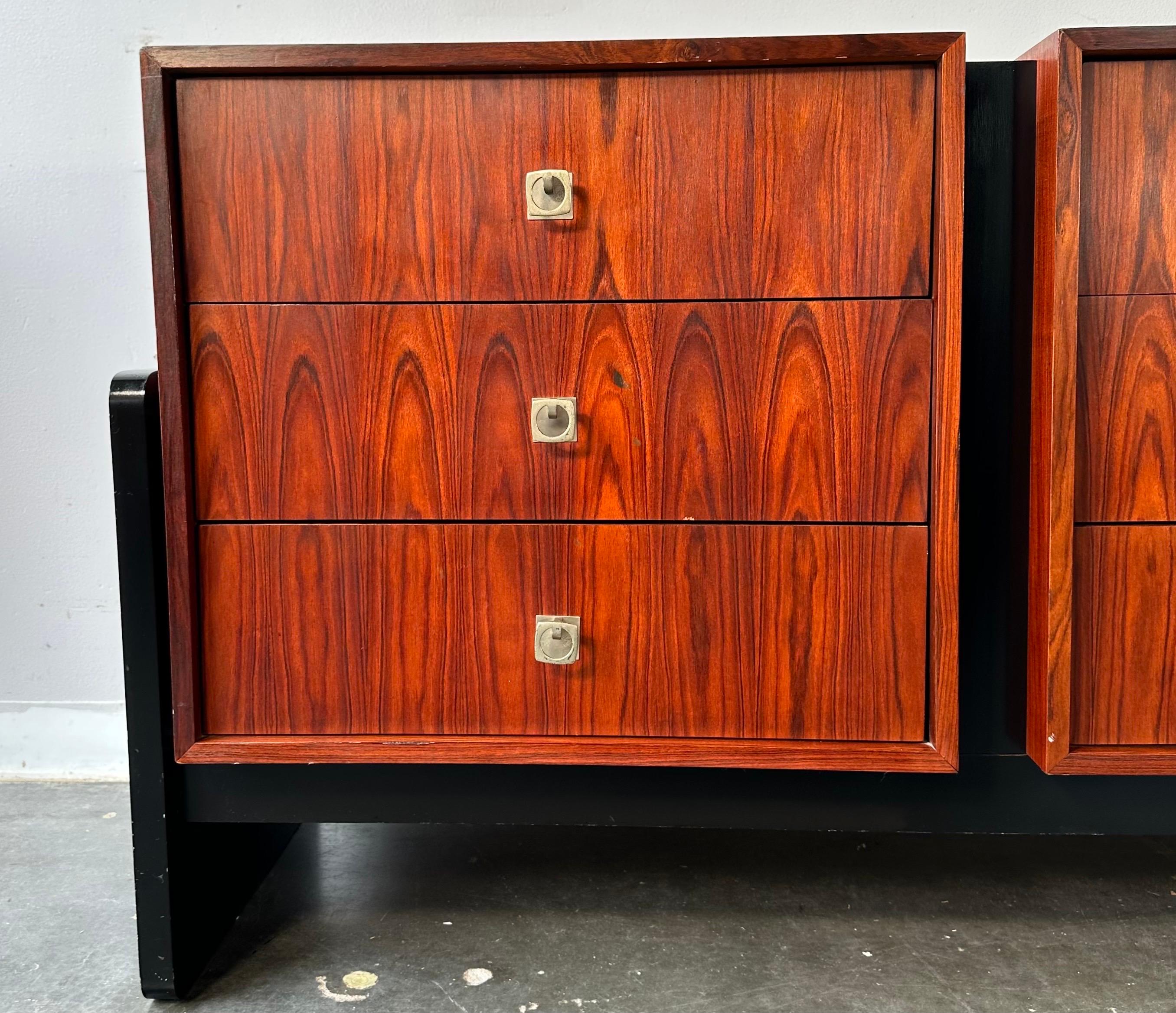 MCM Brutalist Palisander und Ebenholz lange Kommode oder Anrichte im Zustand „Gut“ im Angebot in Sayreville, NJ