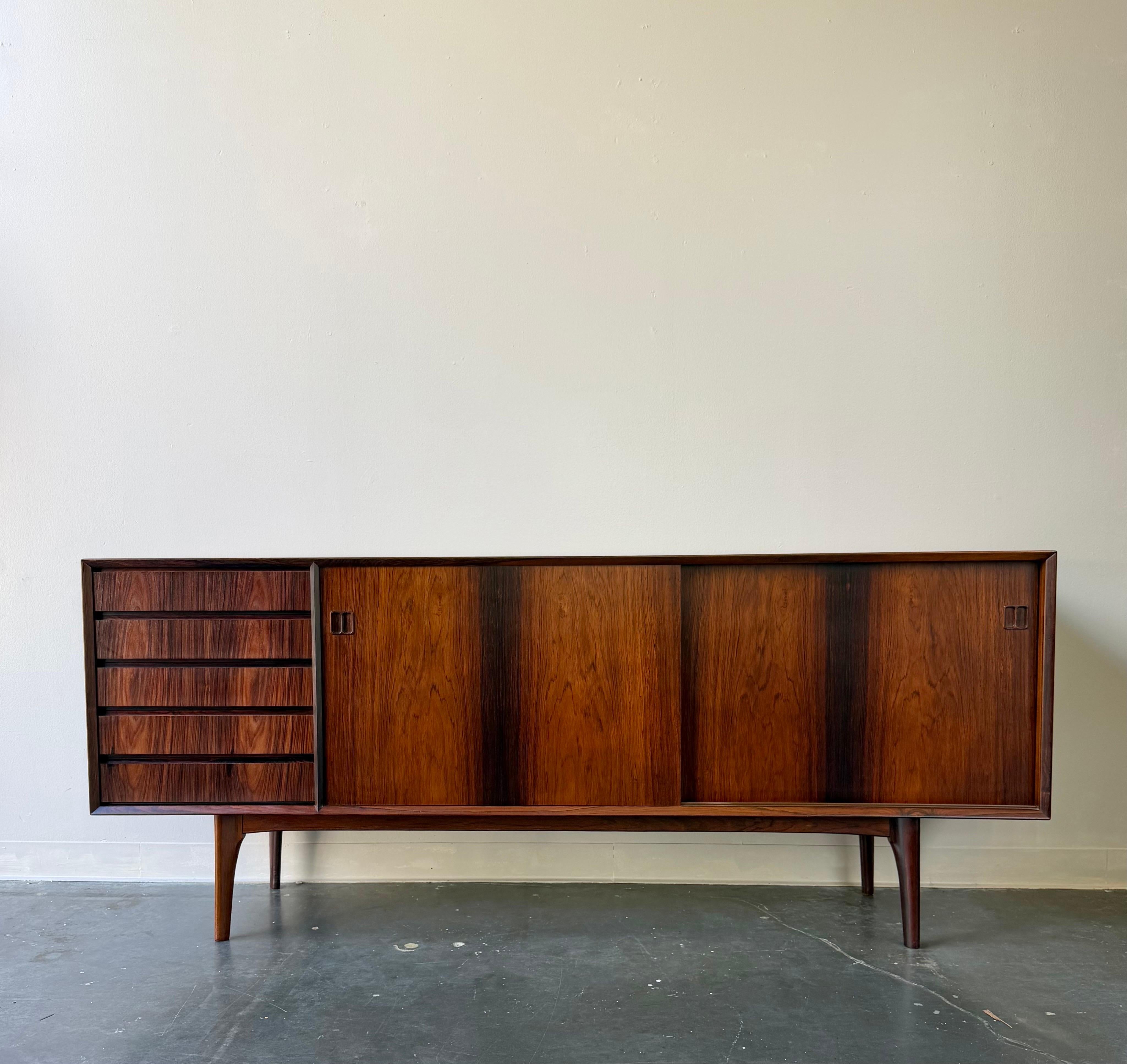 Credenza MCM d'epoca in palissandro restaurata