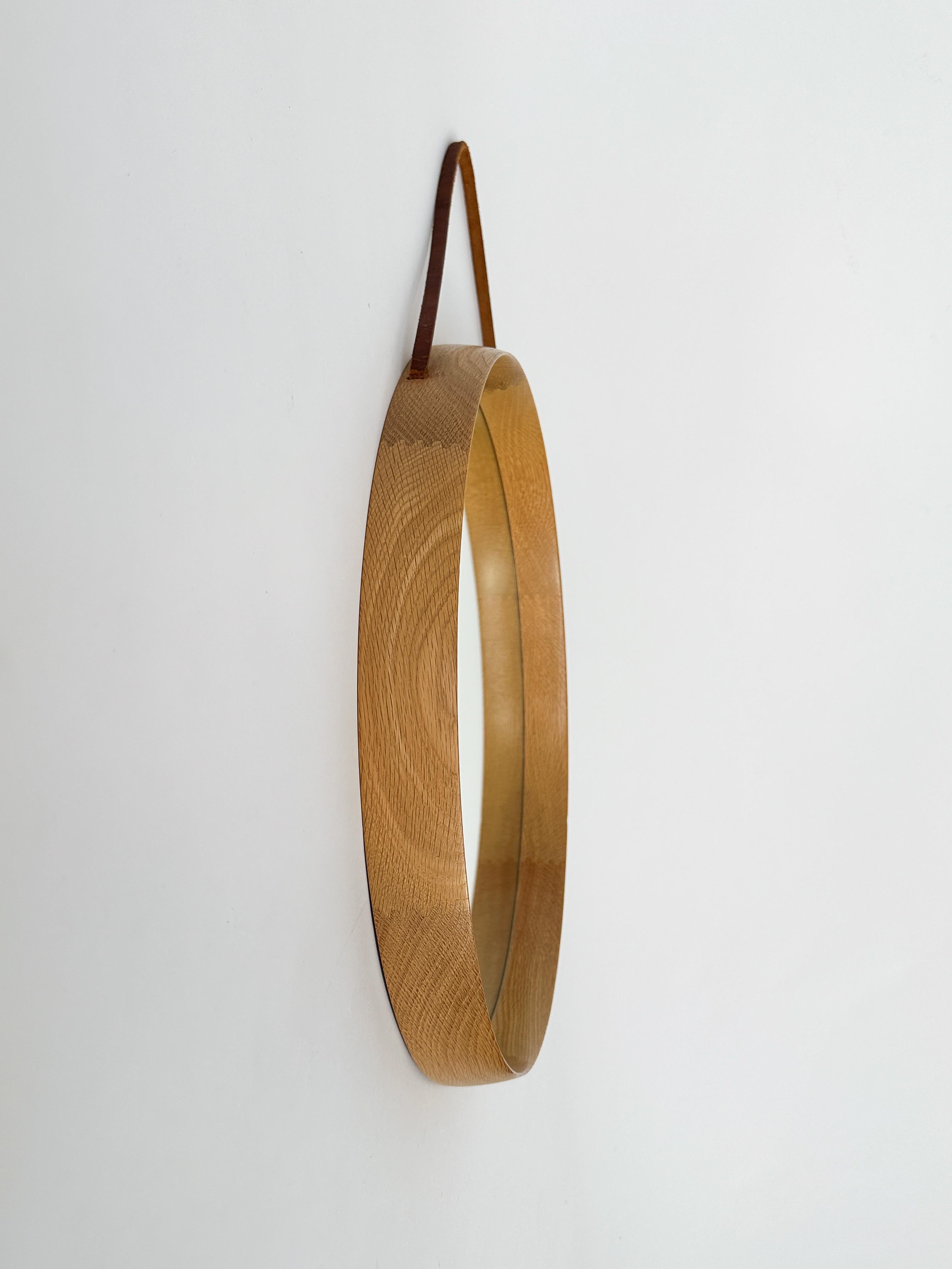 Svedese Uno & Östen Kristiansson Specchio Oak Cinturino in Pelle Luxus Vittsjö Svezia 1960s in vendita
