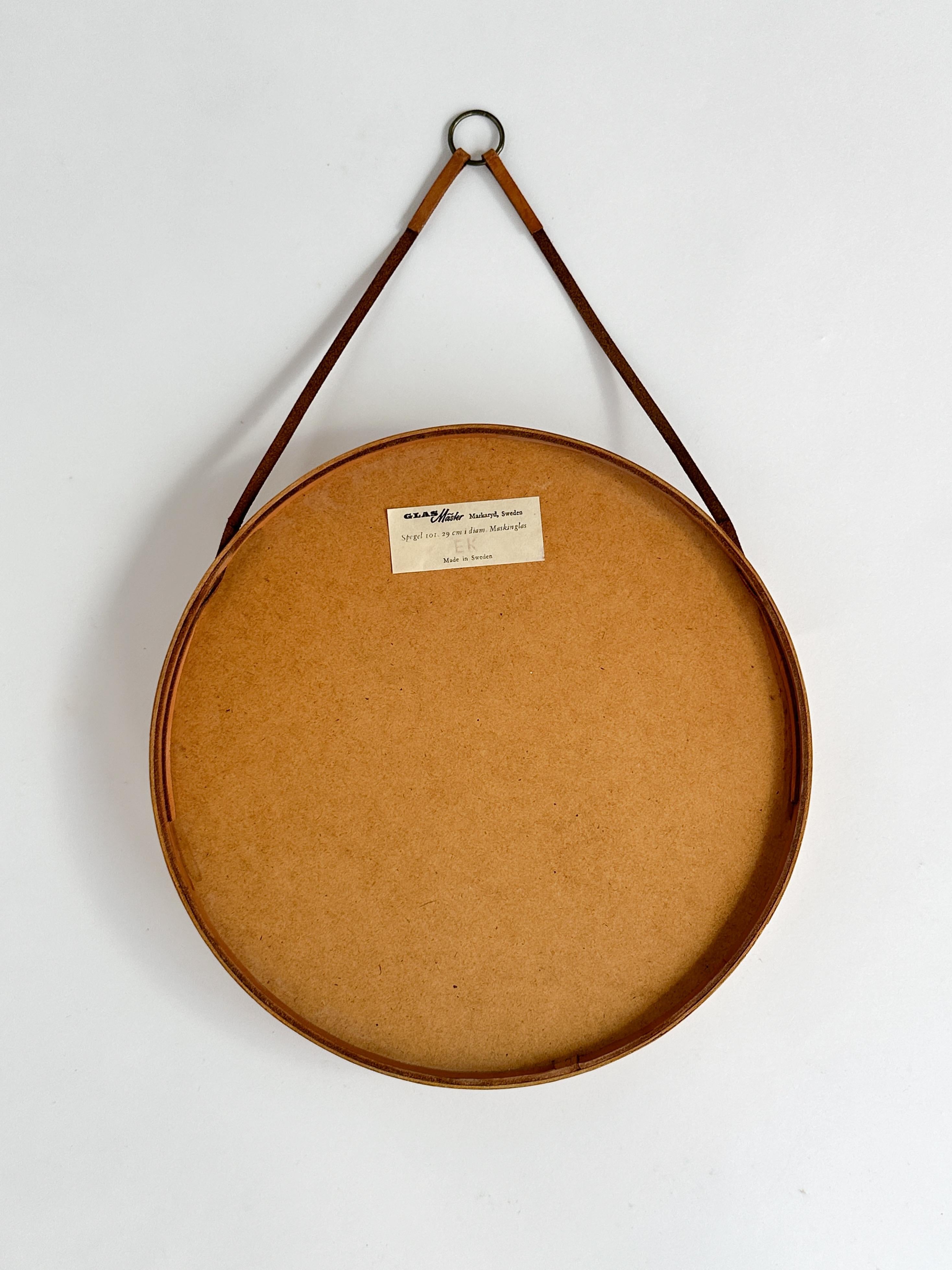 Small Swedish Mirror Oak Glasmäster Markaryd Nils Troëd 1960s Leather Strap For Sale 2