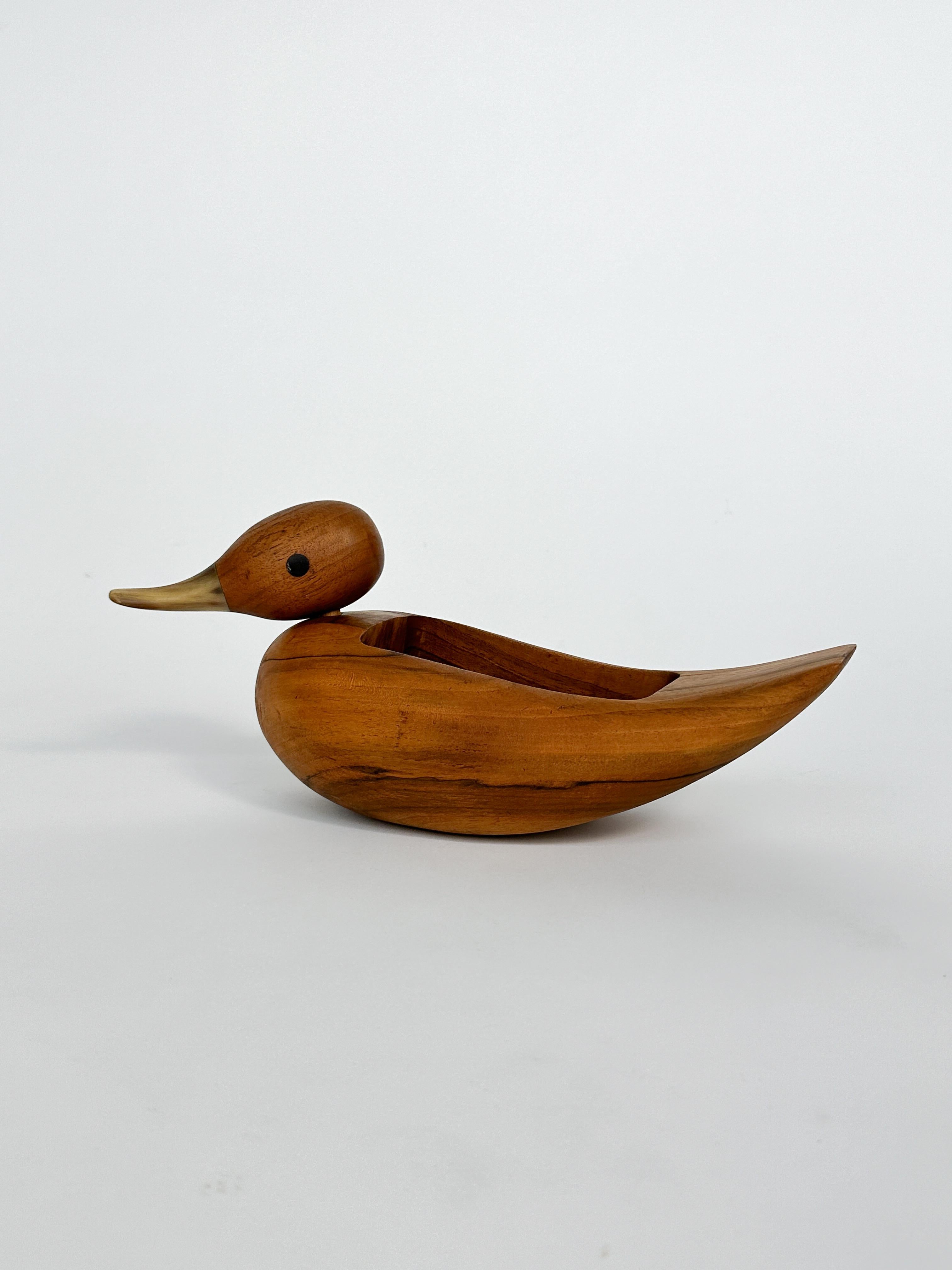 Carl Auböck Duck Valet Walnuss Horn Schale Österreich 1960er Jahre Catch All Model 4960 (Moderne der Mitte des Jahrhunderts) im Angebot