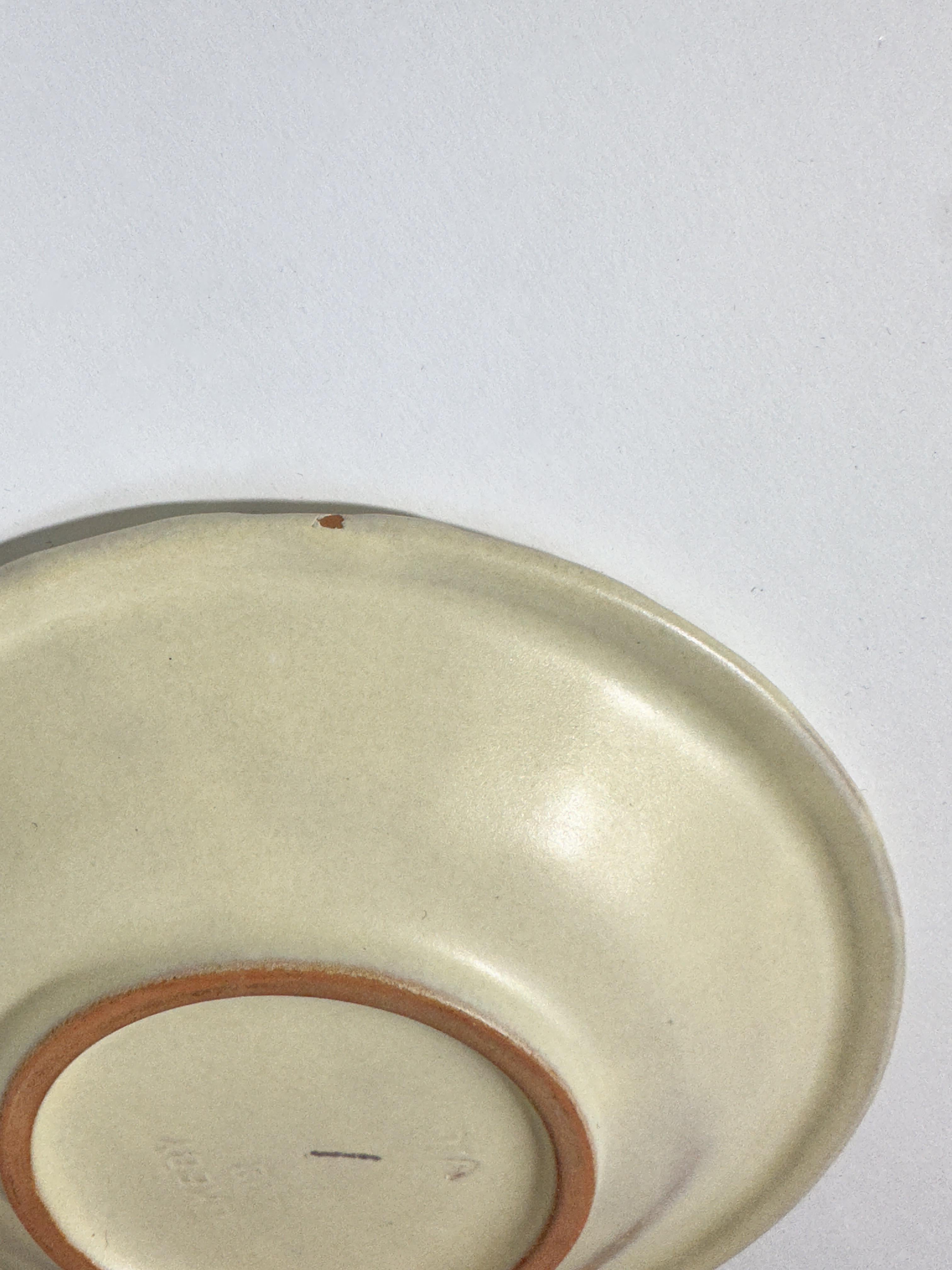 Poterie Ensemble de six assiettes Vicke Lindstrand en céramique jaune beurre Upsala Ekeby 1940s en vente