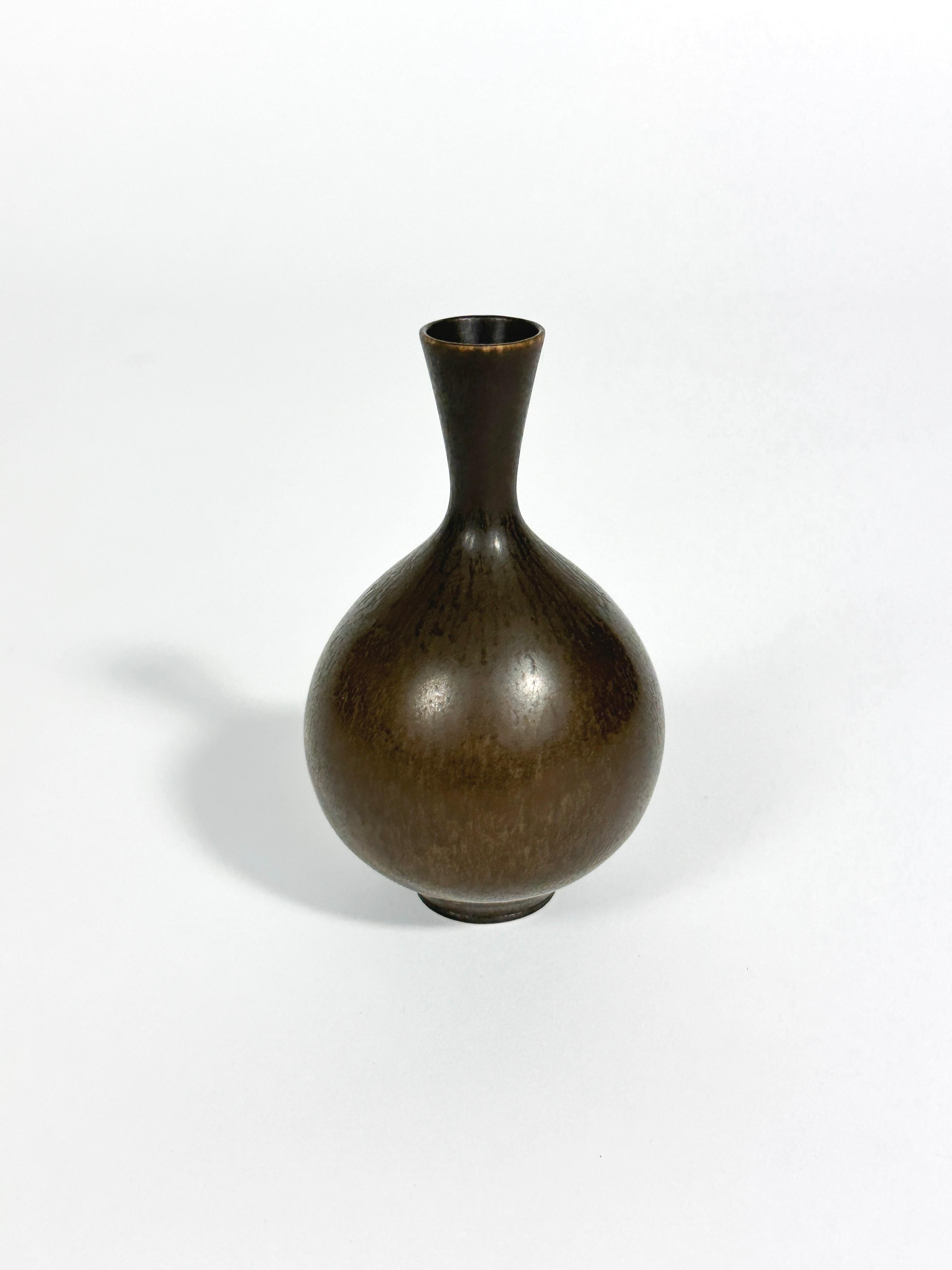 Mid-Century Modern Berndt Friberg Vase Marron Lièvres Fourrure Gustavsberg Suède 1974 en vente