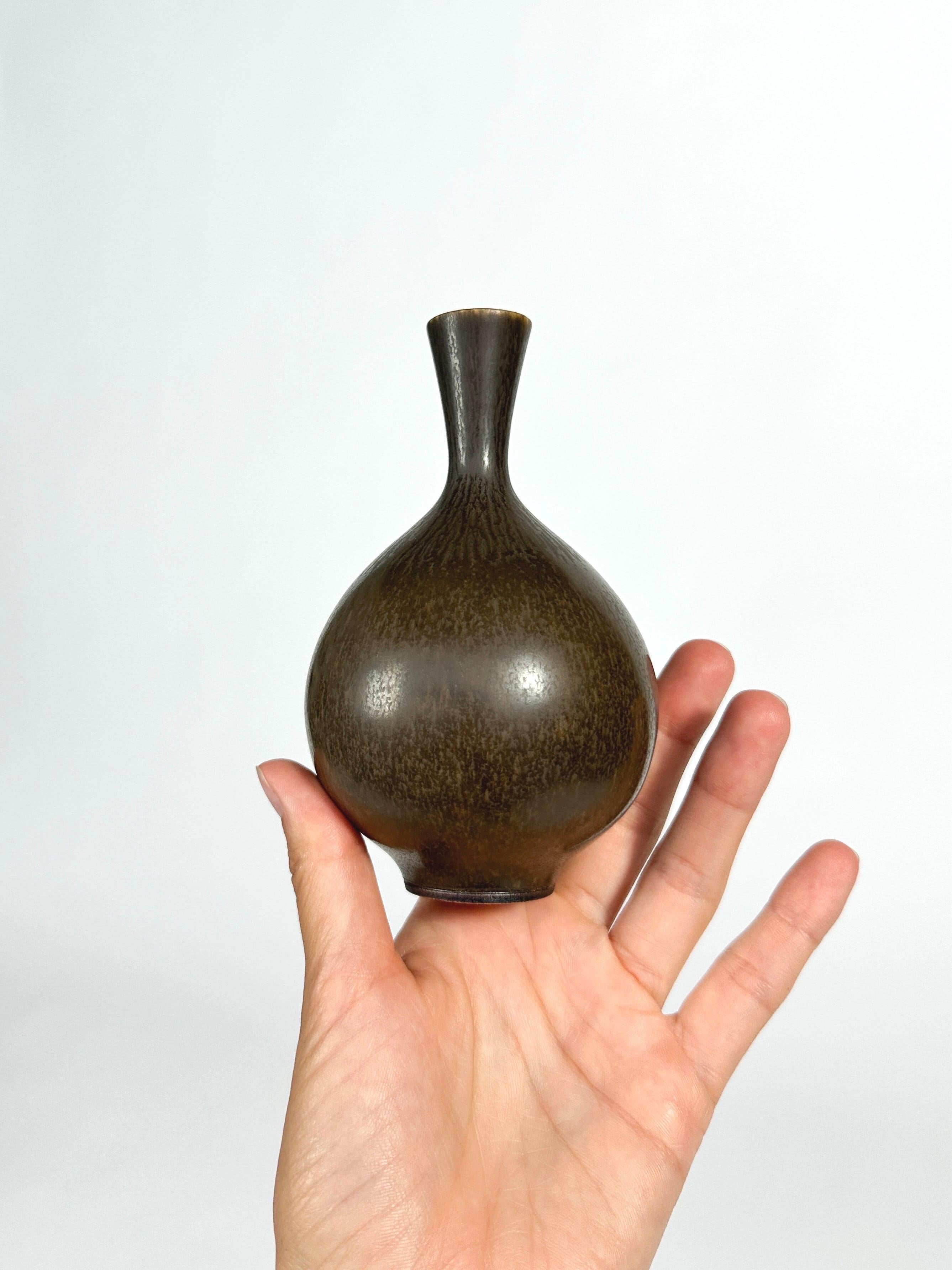 Fait main Berndt Friberg Vase Marron Lièvres Fourrure Gustavsberg Suède 1974 en vente