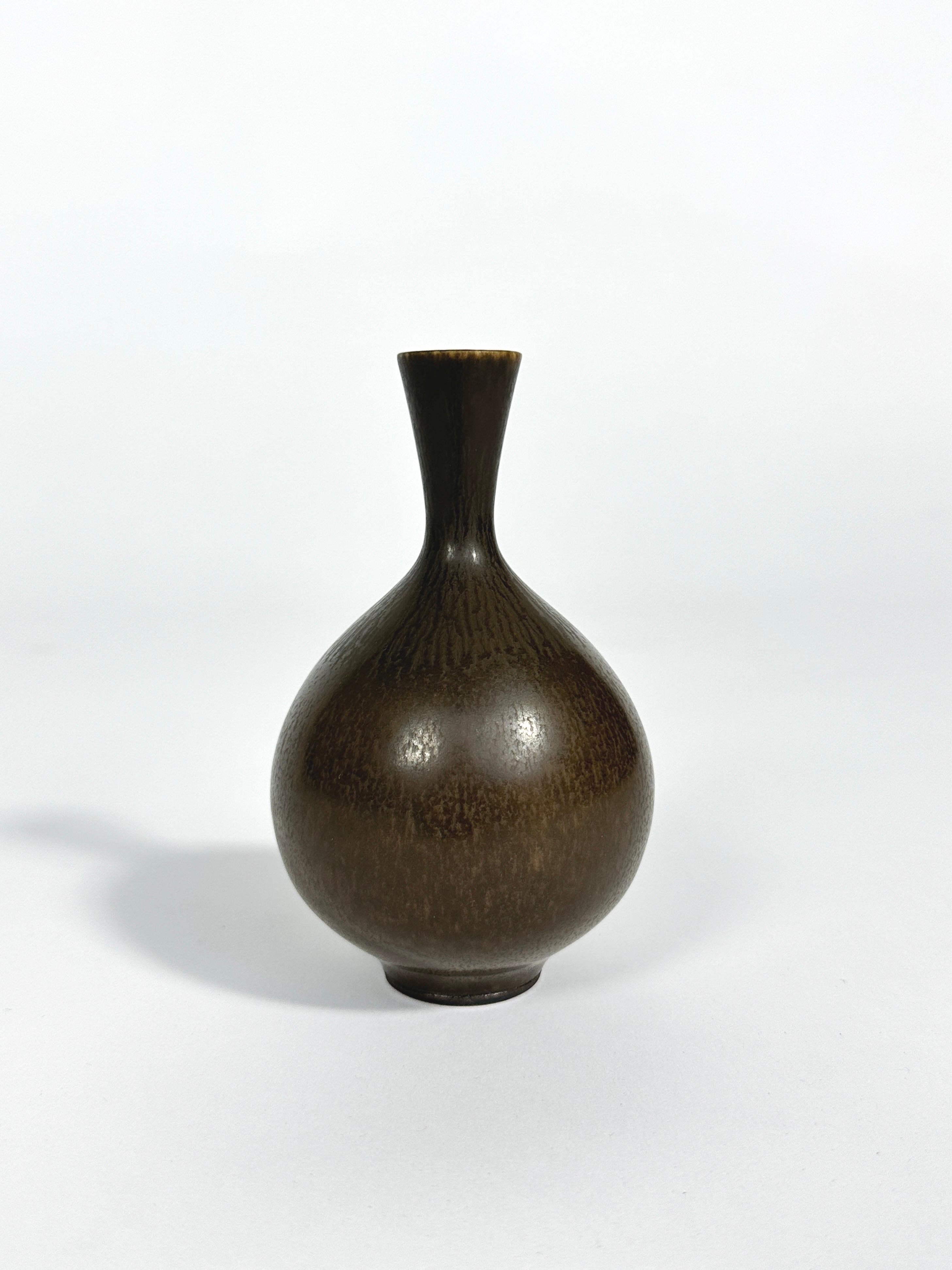 Berndt Friberg Vase Marron Lièvres Fourrure Gustavsberg Suède 1974 Bon état - En vente à Basel, BS