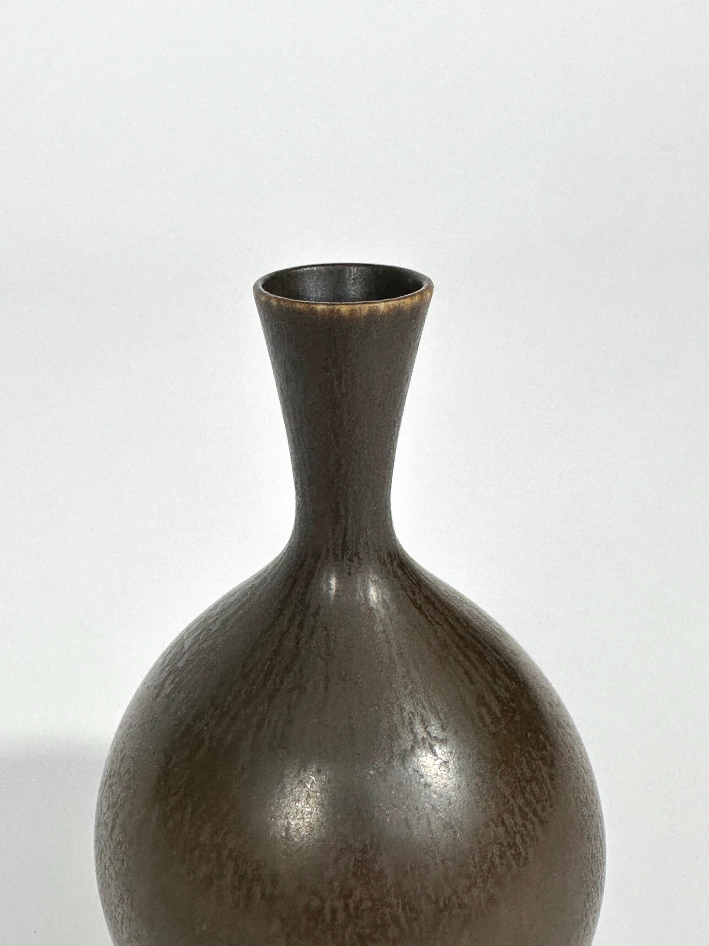 Grès Berndt Friberg Vase Marron Lièvres Fourrure Gustavsberg Suède 1974 en vente