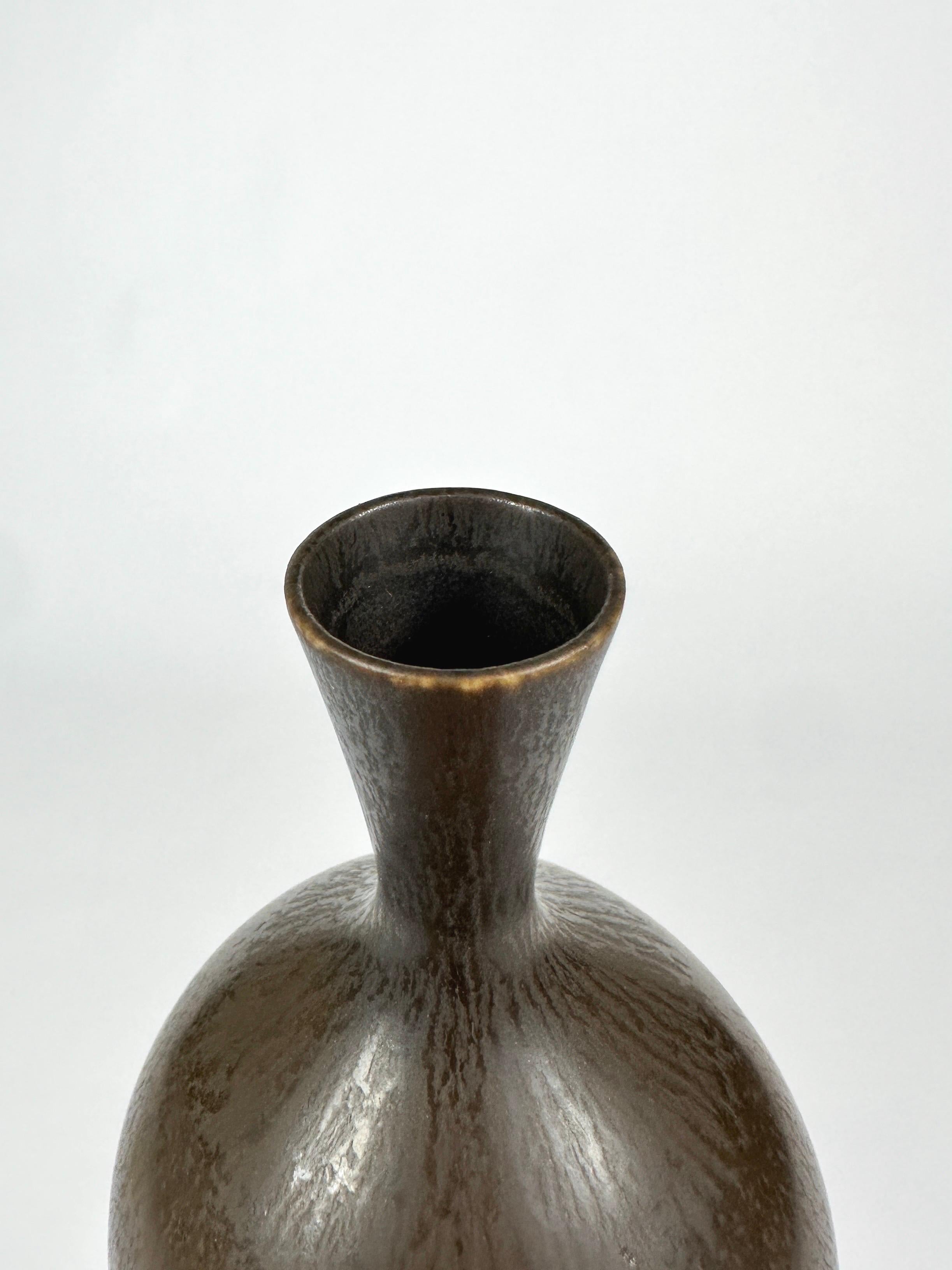 Berndt Friberg Vase Marron Lièvres Fourrure Gustavsberg Suède 1974 en vente 3