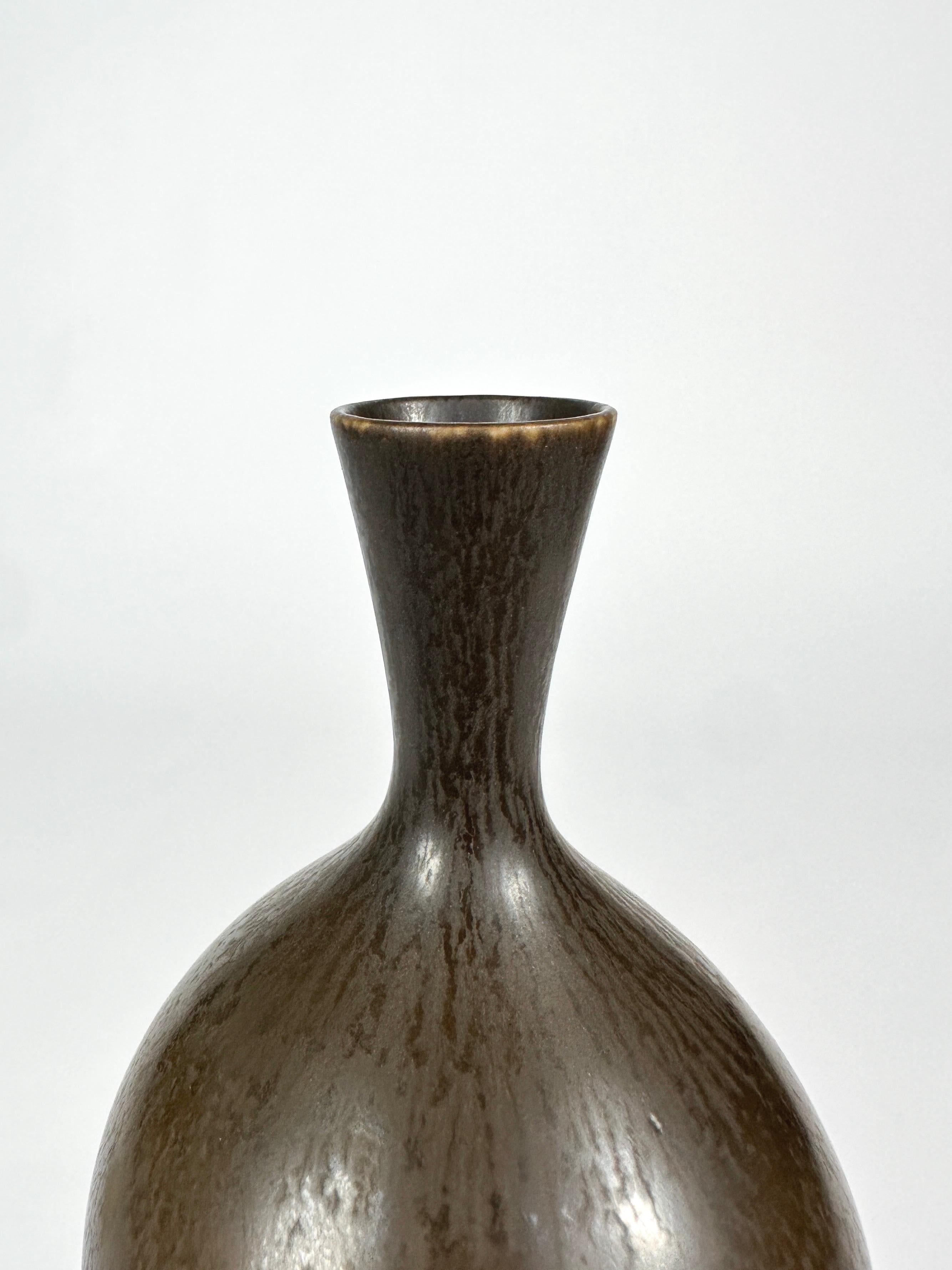 Berndt Friberg Vase Marron Lièvres Fourrure Gustavsberg Suède 1974 en vente 2
