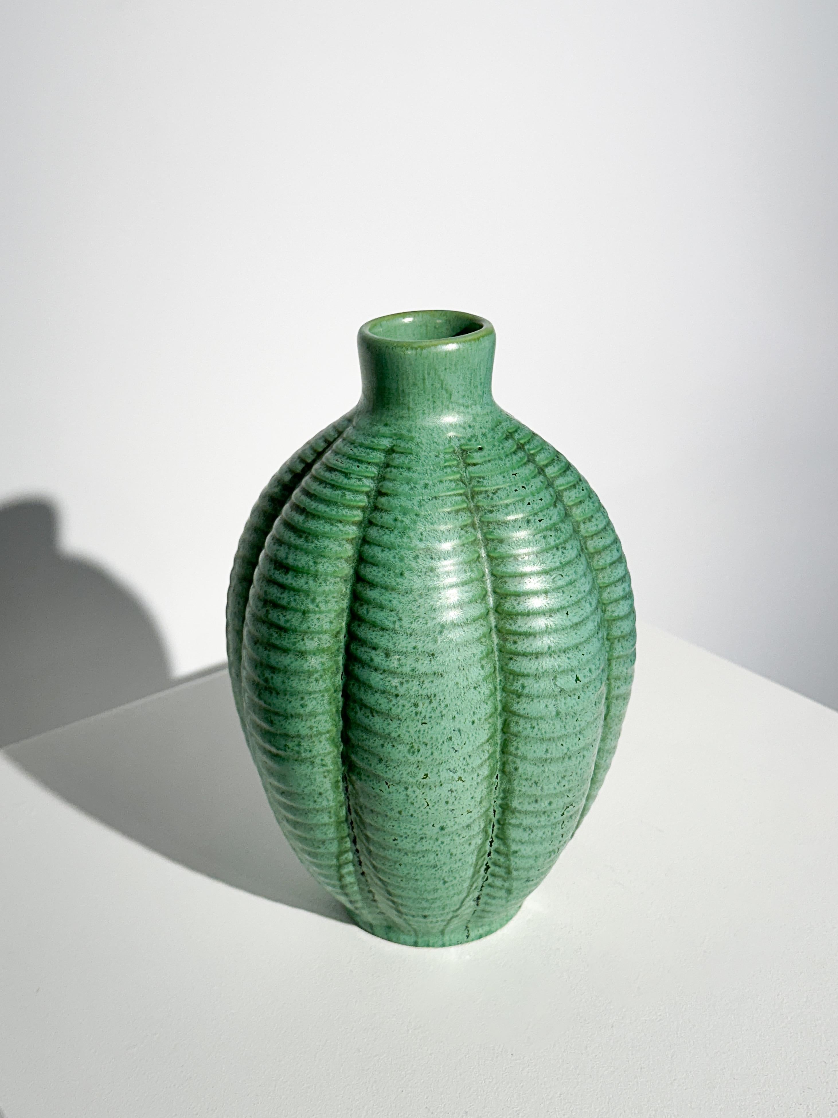 Metà XX secolo Anna Lisa Thomson Vaso Greene & Greene Ekeby Svezia anni '30 in vendita