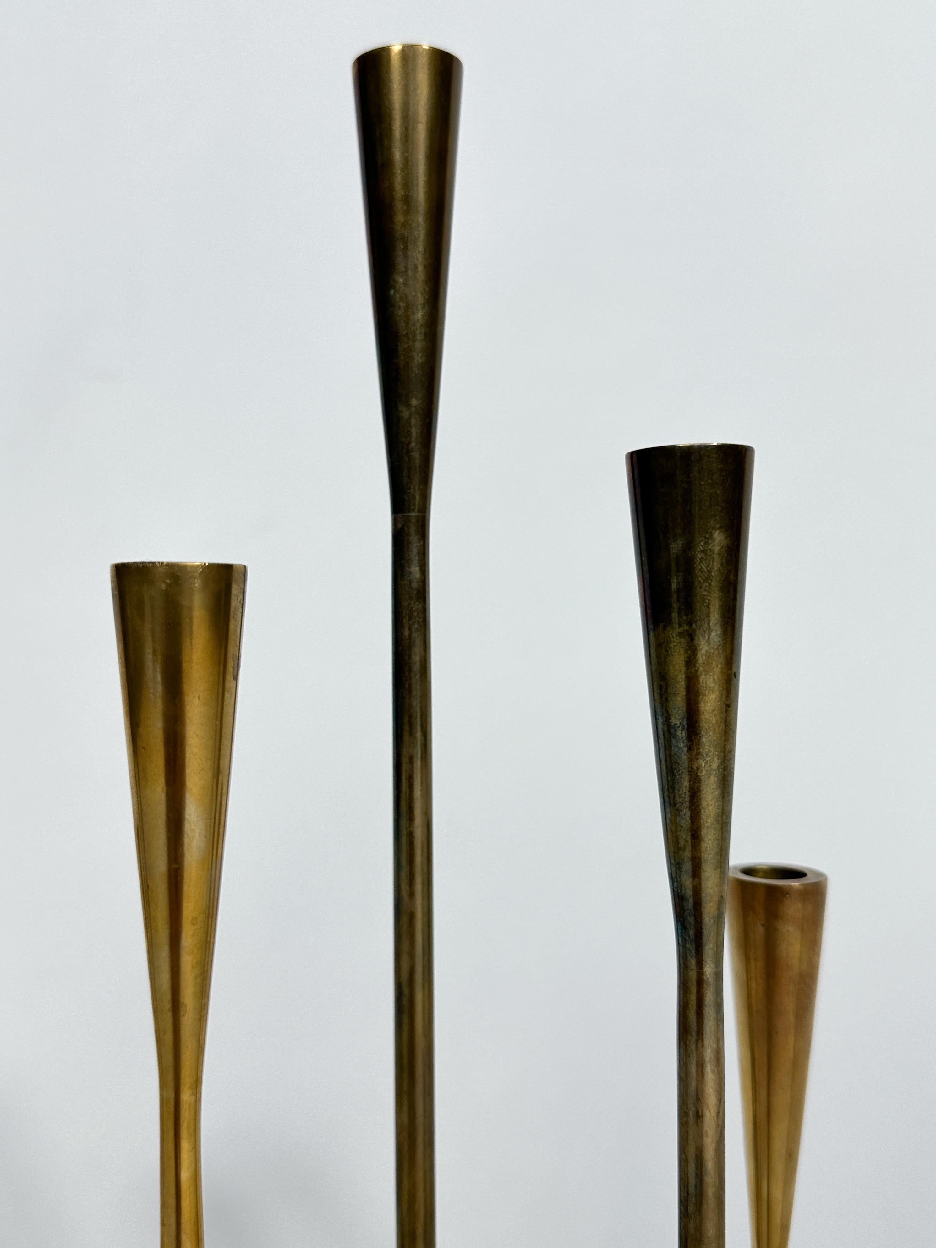 Set di quattro portacandele in ottone serpentino Illums Bolighus Danimarca 1950s in vendita 3