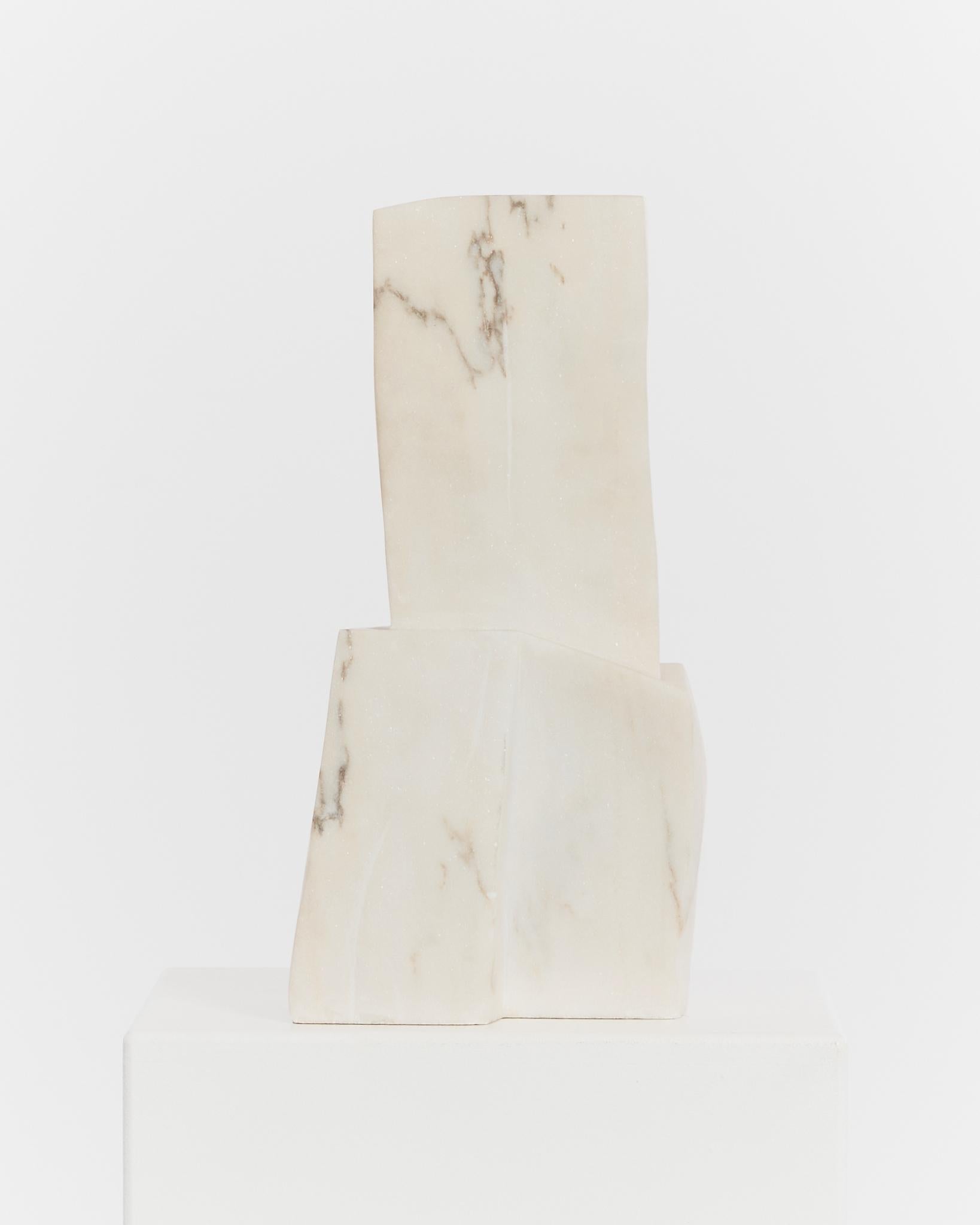 Hand-Carved Modernist sculpture in Carrara marble For Sale
