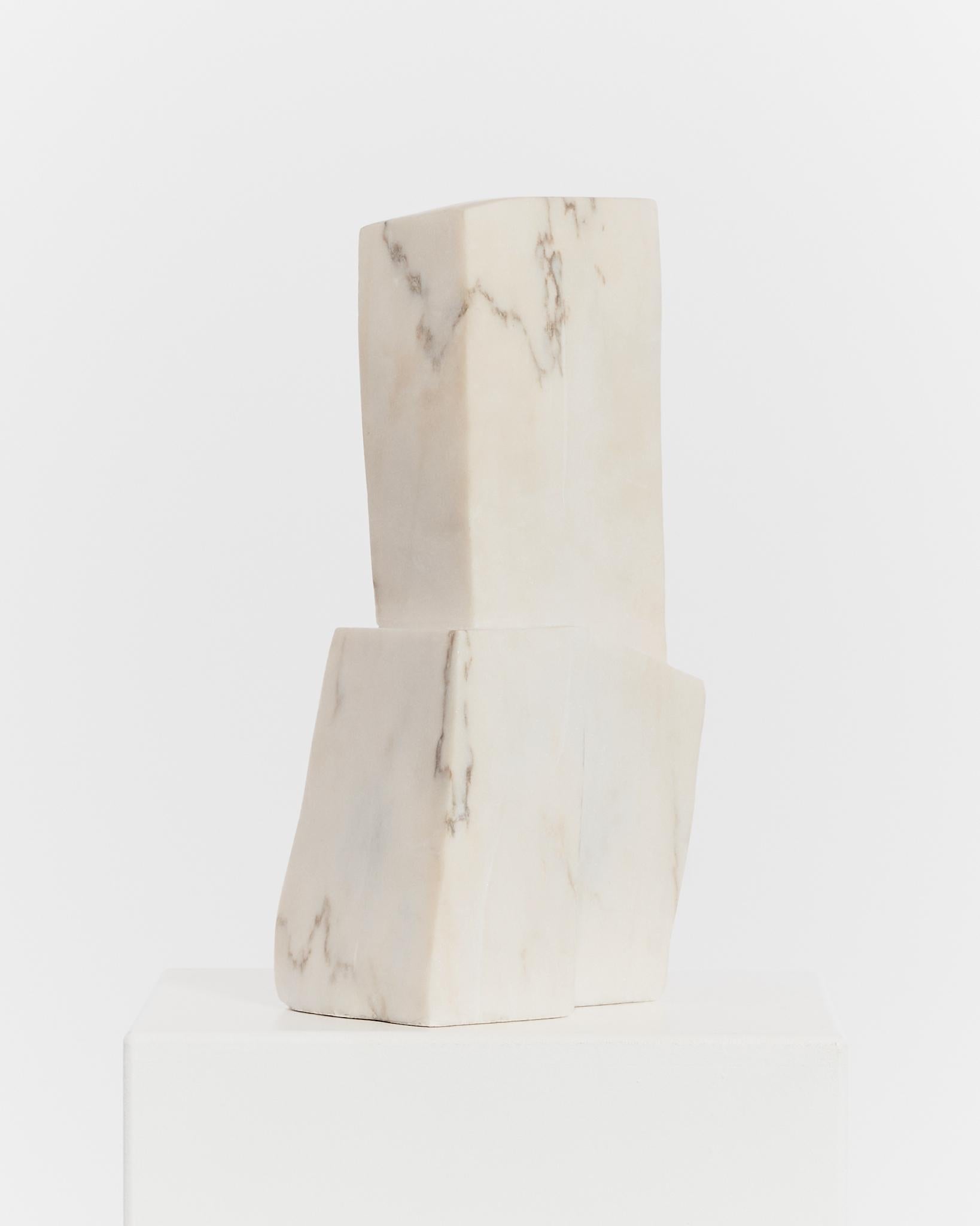 Modernist sculpture in Carrara marble In Good Condition For Sale In London, GB