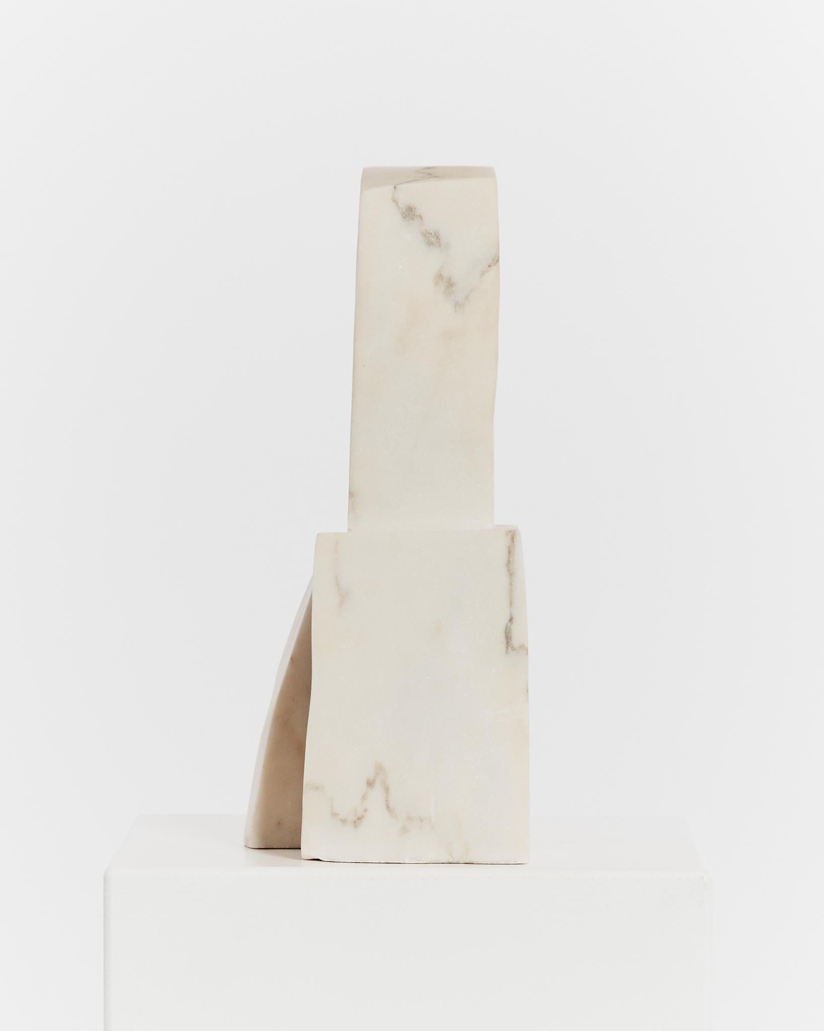Late 20th Century Modernist sculpture in Carrara marble For Sale