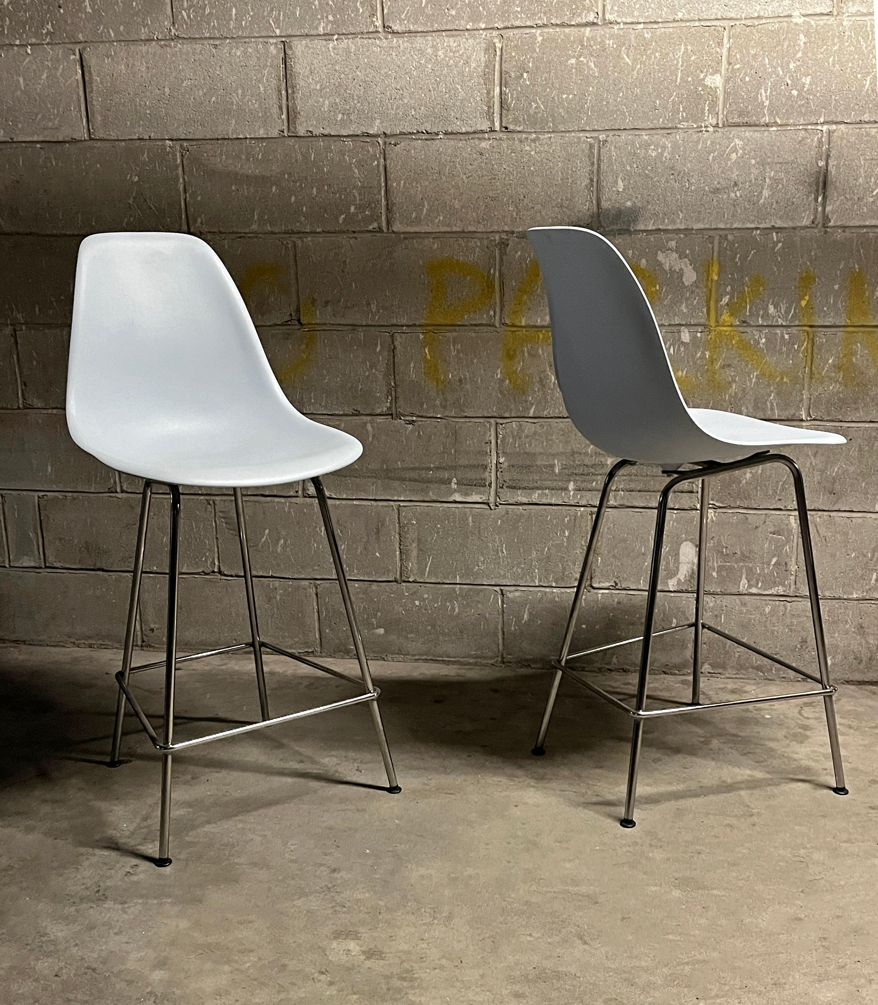Eames for Herman Miller Pair of Molded Plastic Bar Stools 2010s (signed) In Excellent Condition For Sale In Brooklyn, NY