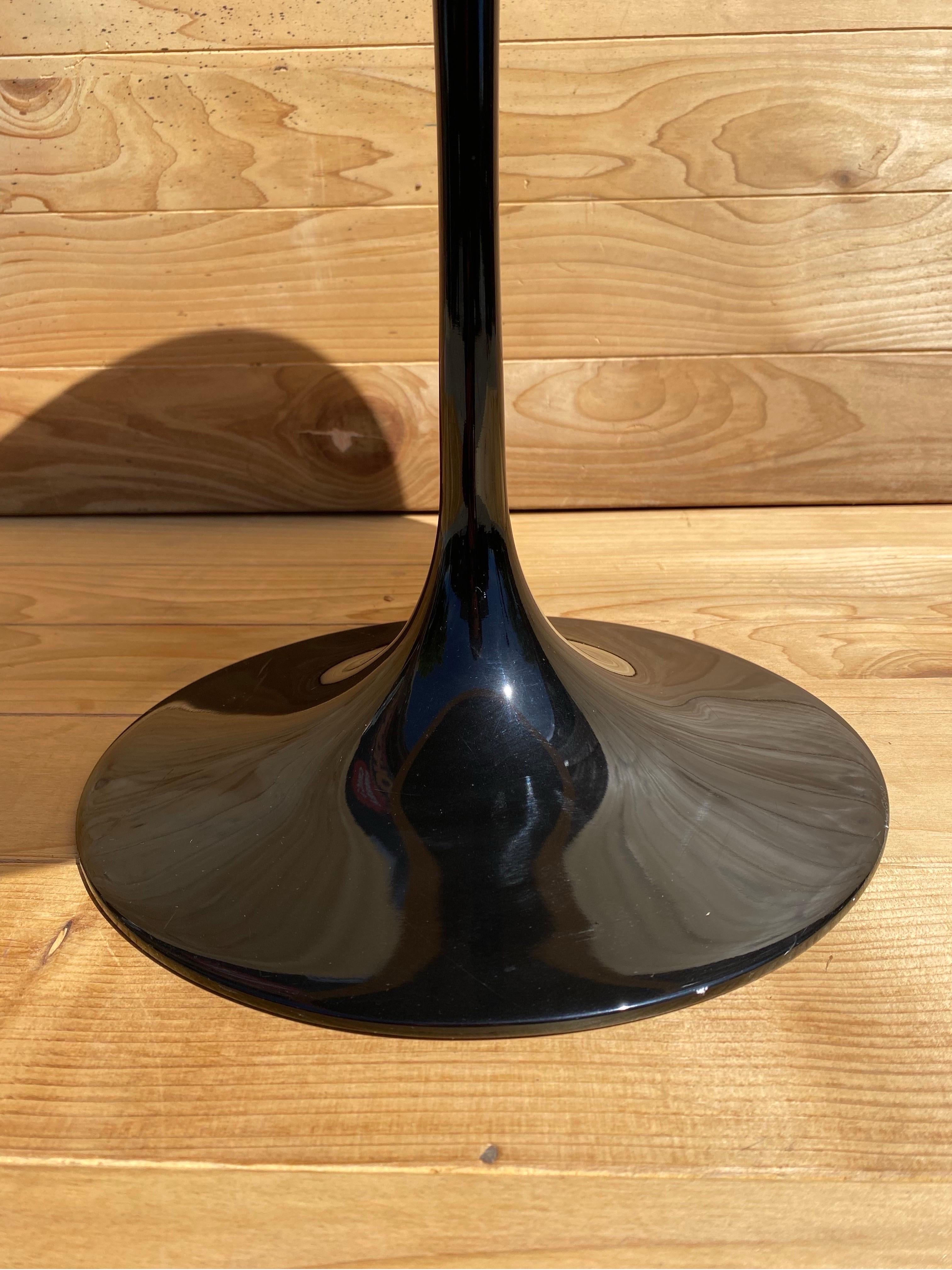 Mid Century Modern Eero Saarinen Black Tulip Table w/ Removable Tinted Glass Top In Good Condition In Chicago, IL
