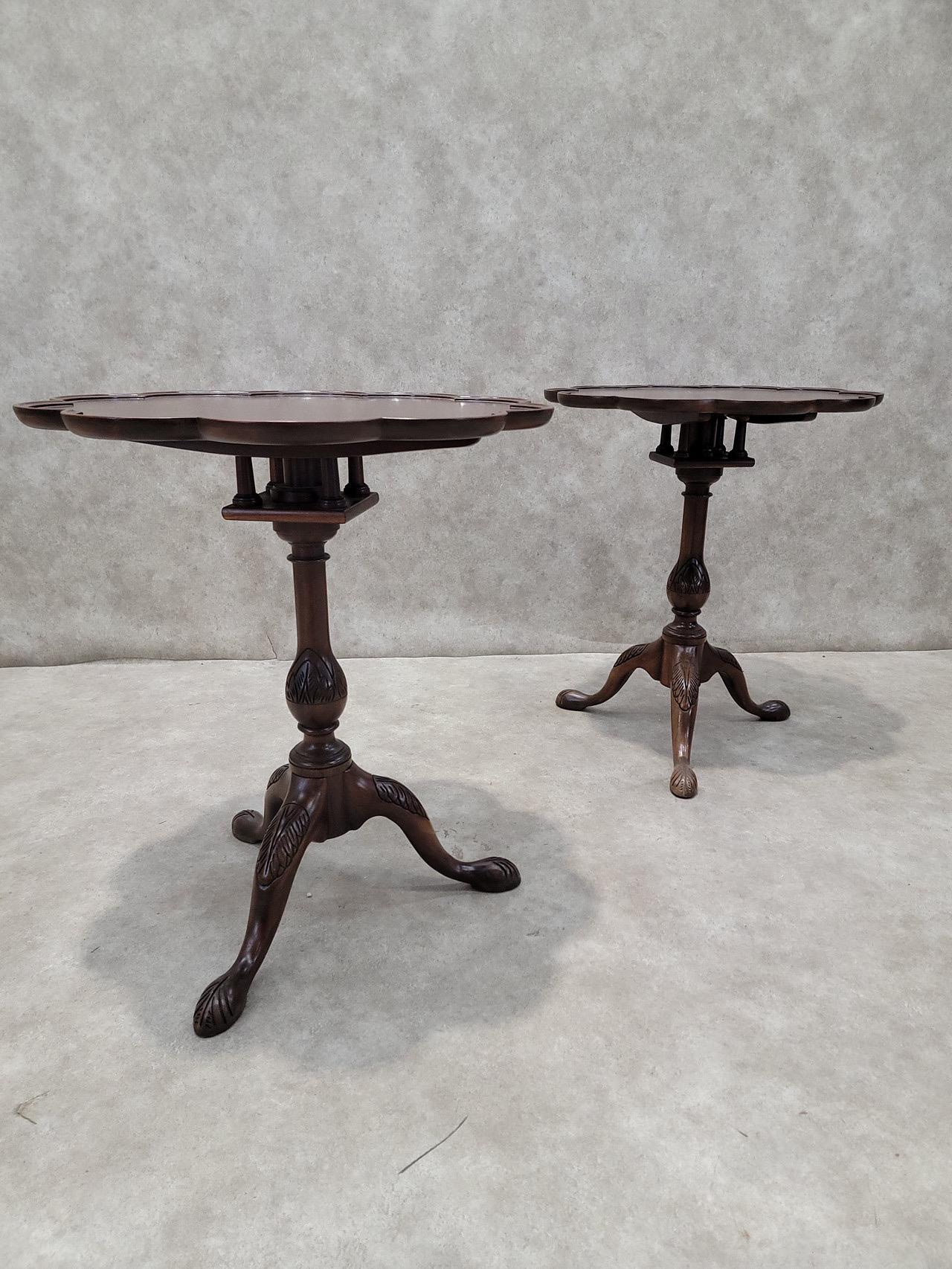 Mogano Tavoli d'epoca Baker Furniture Historic Charleston Chippendale con piano inclinato - Coppia in vendita