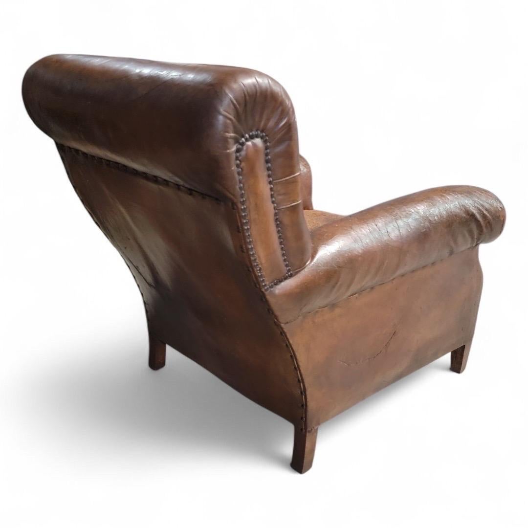 Silla Club francesa Art Decó de cuero marrón envejecido Francés en venta