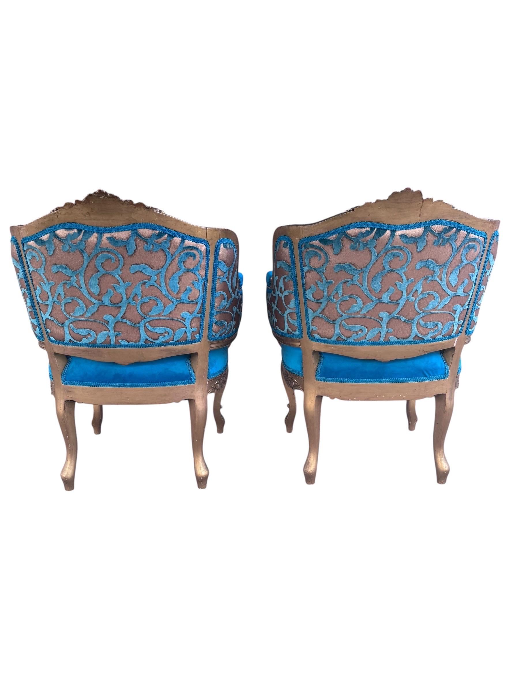 Rococò Antique French Louis XV Style Giltwood Chairs Newly Upholstering in Velvet - Coppia in vendita