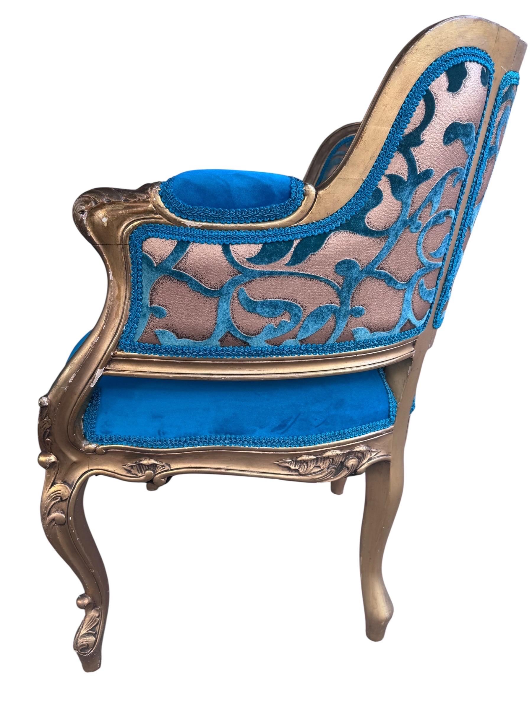 Antique French Louis XV Style Giltwood Chairs Newly Upholstering in Velvet - Coppia in vendita 1