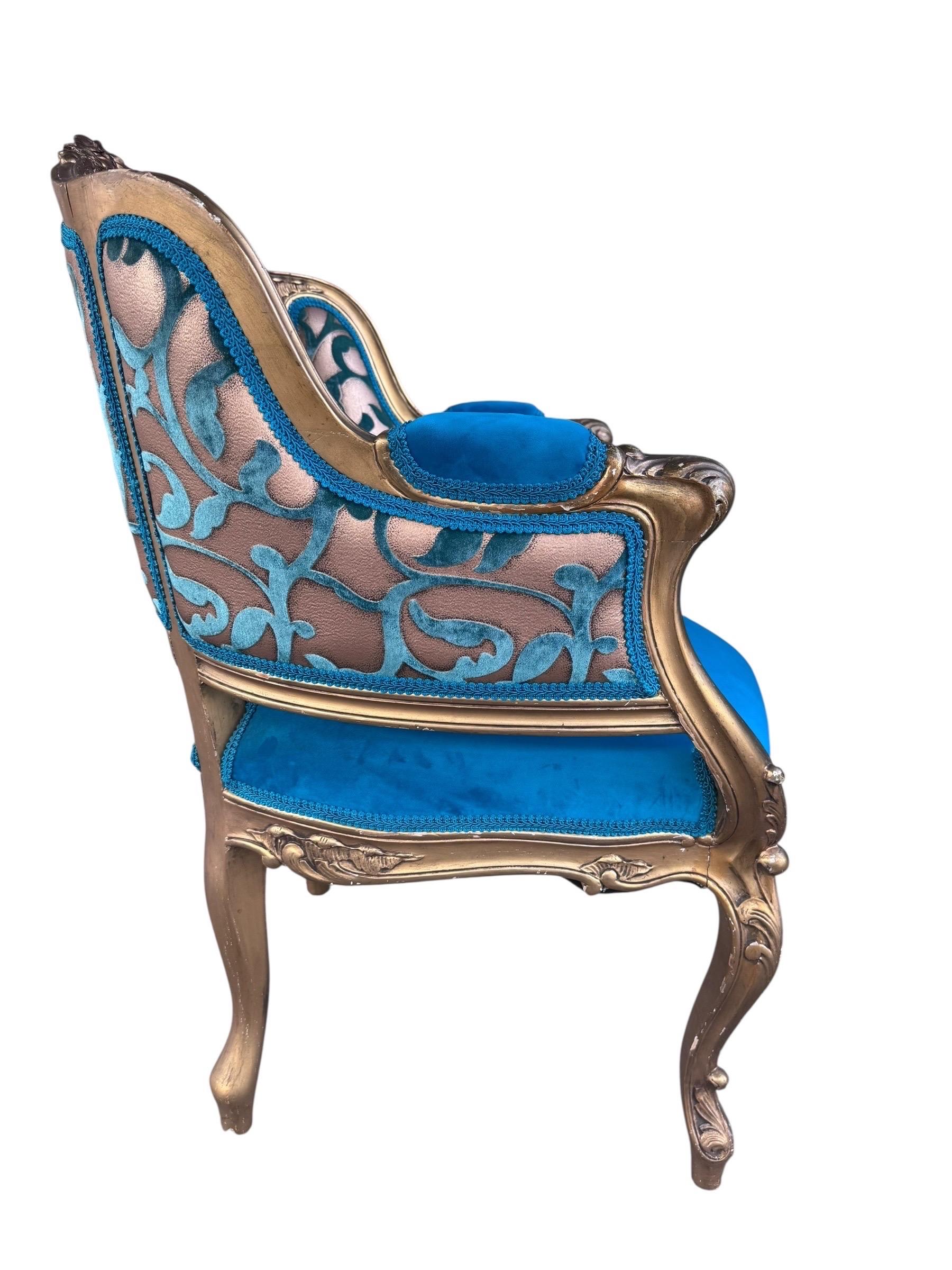 Antique French Louis XV Style Giltwood Chairs Newly Upholstering in Velvet - Coppia in vendita 2