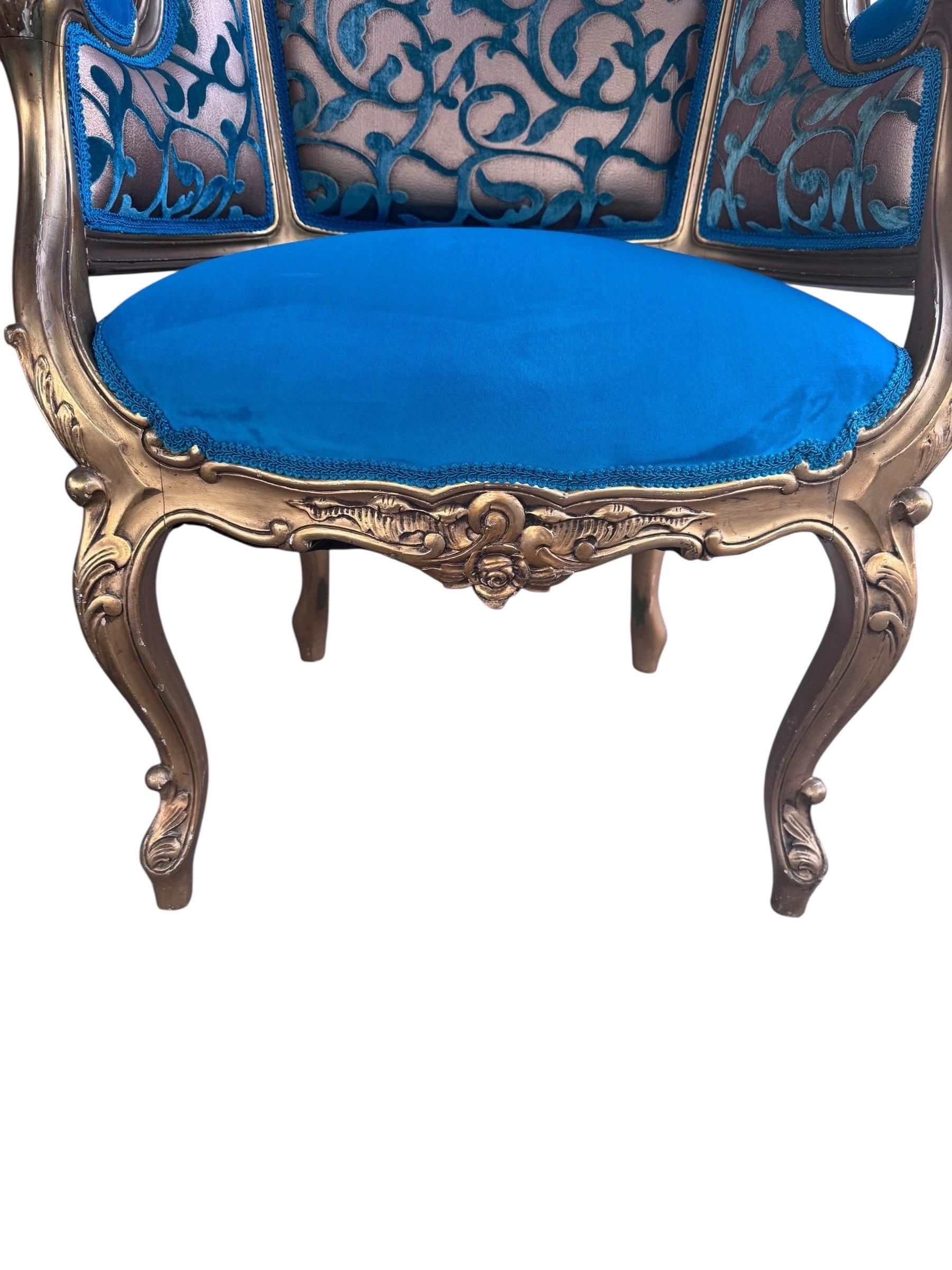 Antique French Louis XV Style Giltwood Chairs Newly Upholstering in Velvet - Coppia in vendita 3