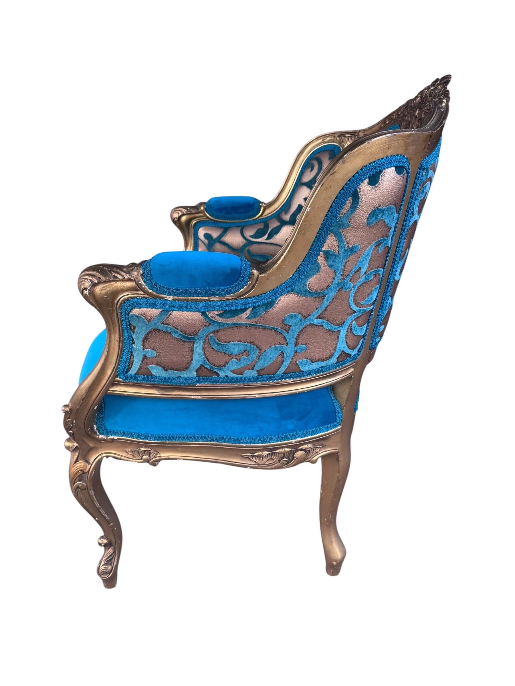 Antique French Louis XV Style Giltwood Chairs Newly Upholstering in Velvet - Coppia in vendita 5