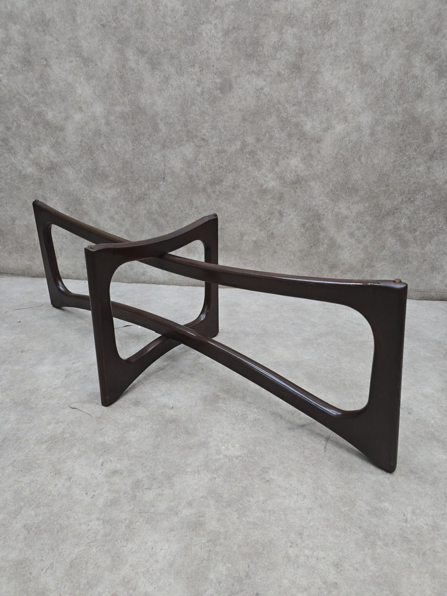Mid Century Adrian Pearsall Stil Bowtie Walnuss und Glasplatte Couchtisch im Zustand „Gut“ im Angebot in Chicago, IL