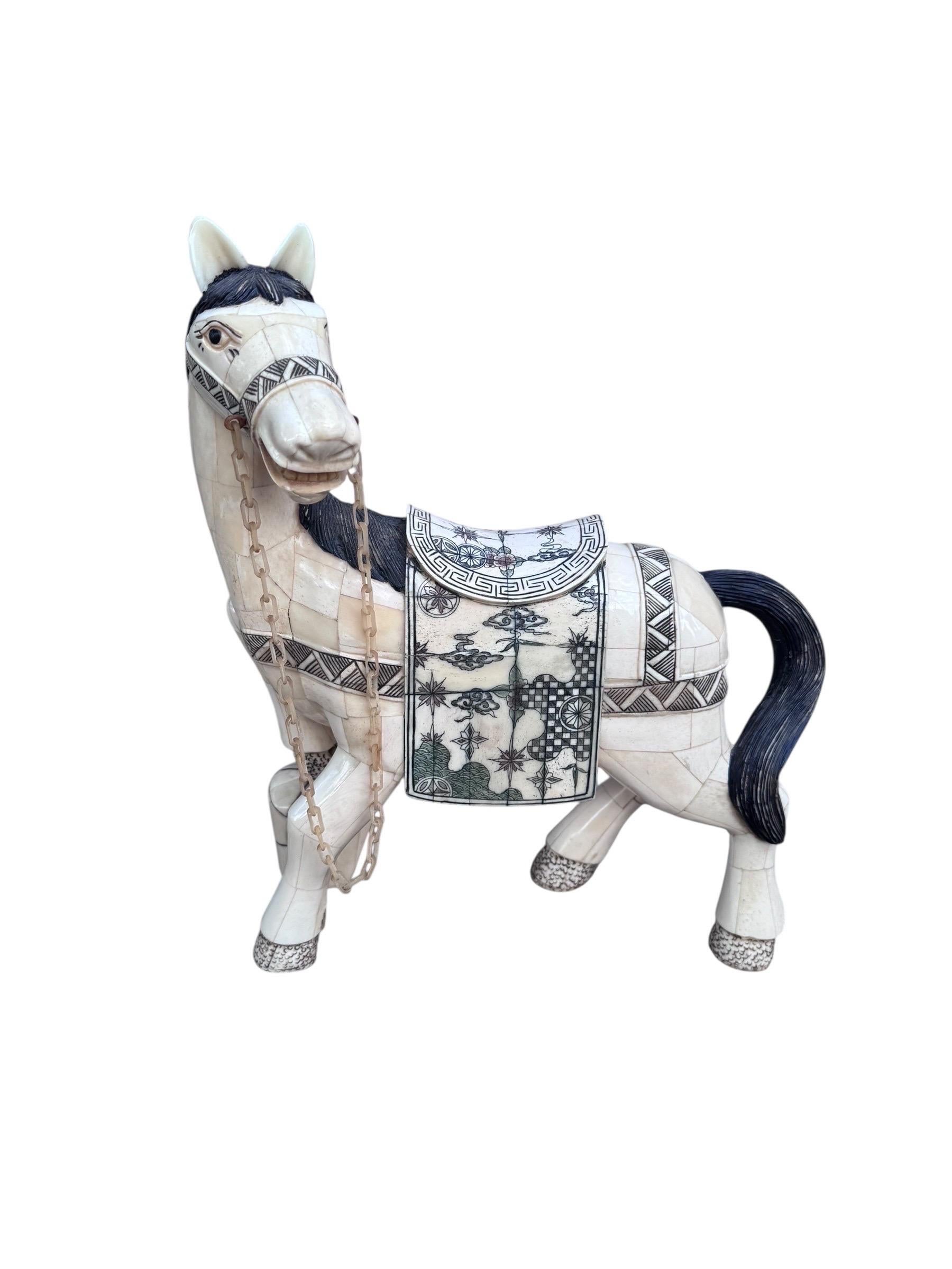 Statua di cavallo in piastrelle d'osso tessellate vintage in vendita 1