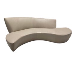 Divano a serpentina moderno di metà secolo rivestito di nuovo in pelle