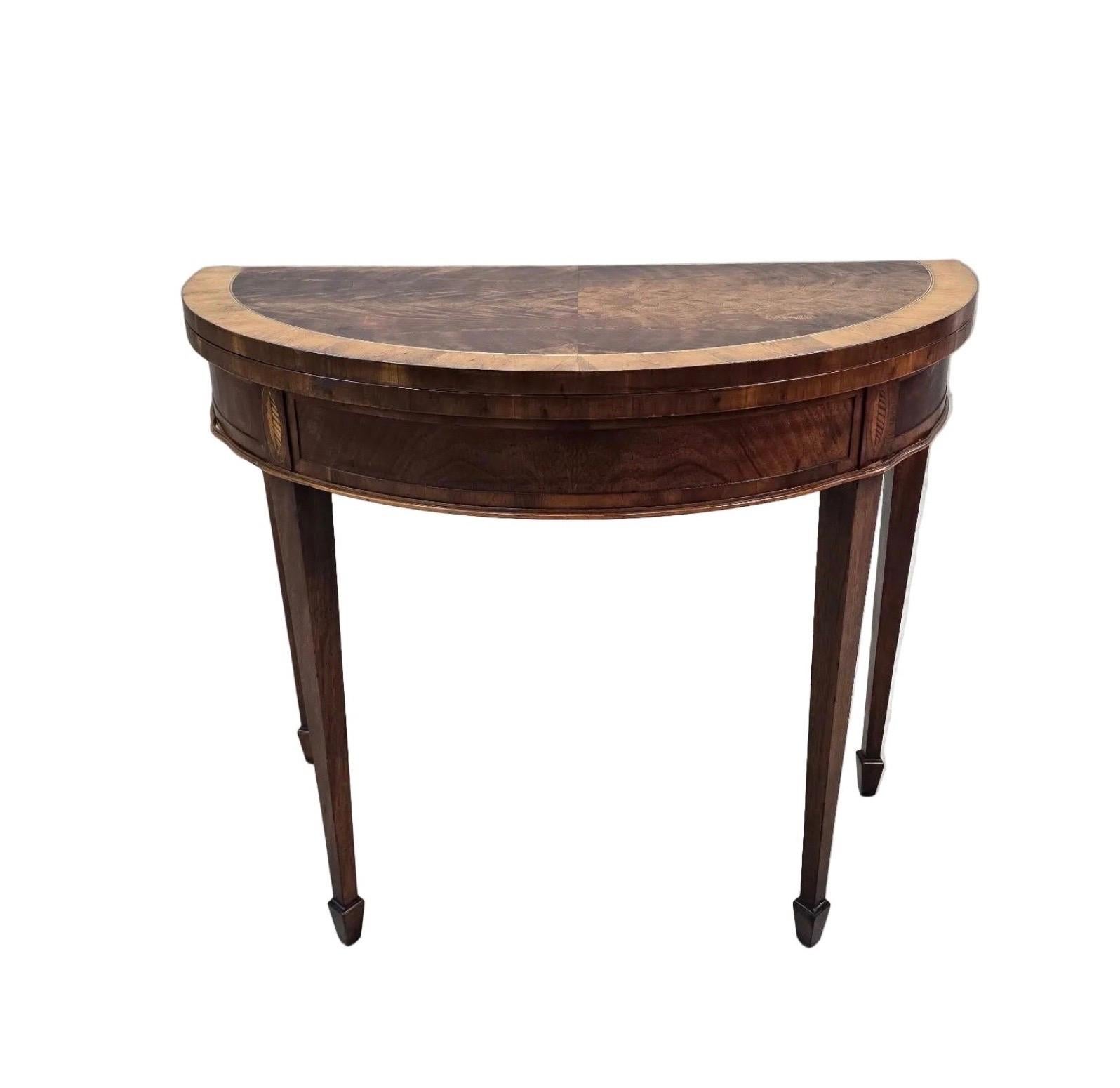 Table Vintage en acajou flammé avec console pliante Demi Lune en vente