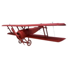 Rotes Modell-Flugzeug im Vintage-Stil