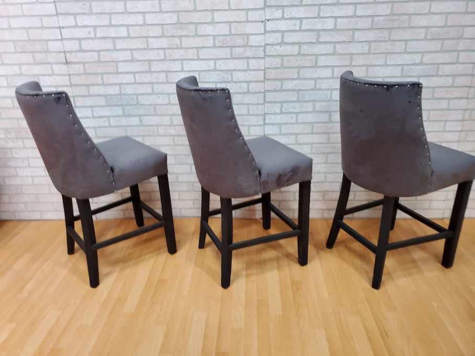 Restoration Hardware Französisch Hocker in Barrelback neu gepolstert - Satz von 3 im Angebot 3