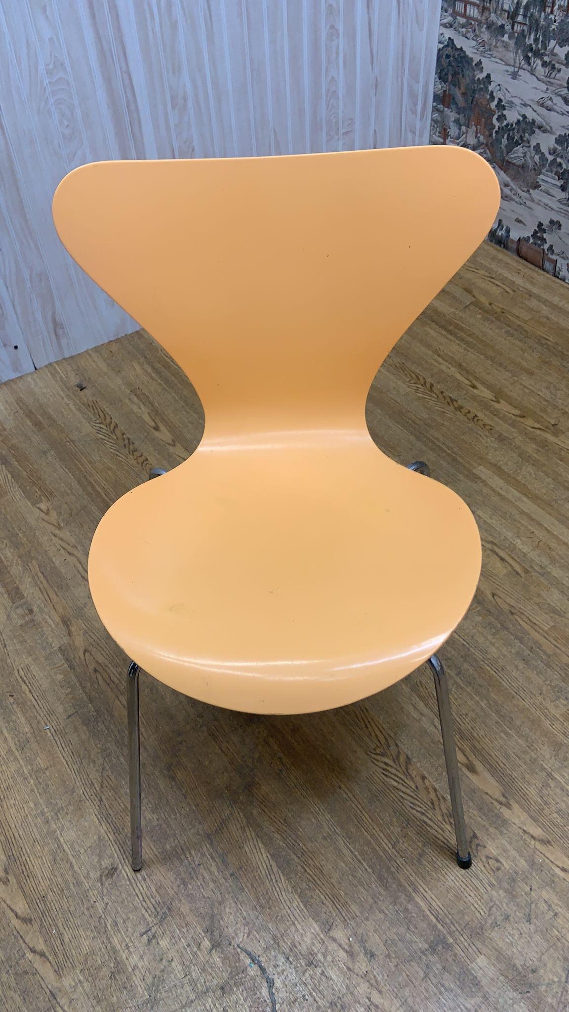 Metal Mid Century Modern Arne Jacobsen For Fritz Hansen Series 7 Chairs - Set of 7 For Sale