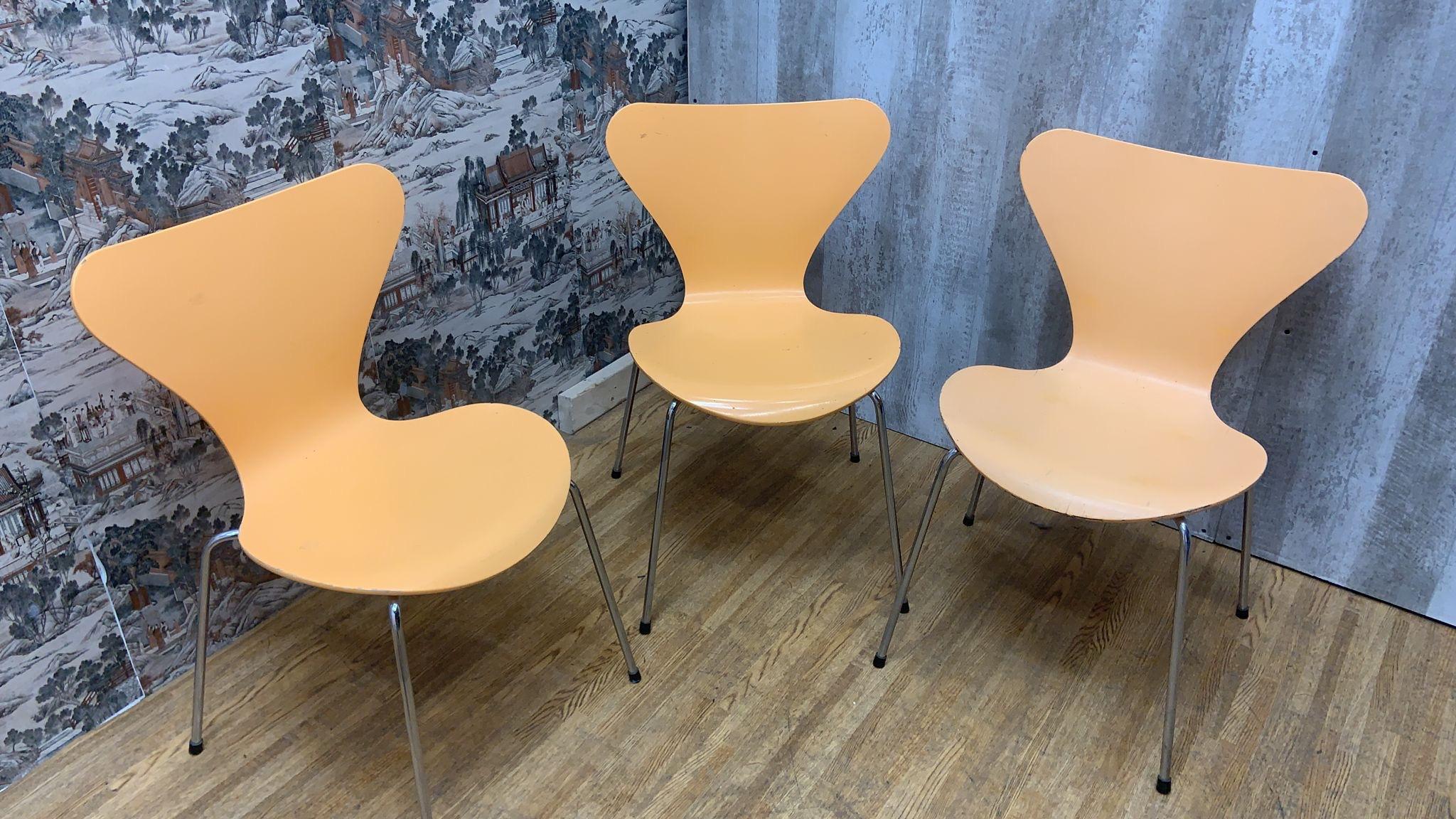 Mid Century Modern Arne Jacobsen For Fritz Hansen Series 7 Chairs - Set of 7 For Sale 3