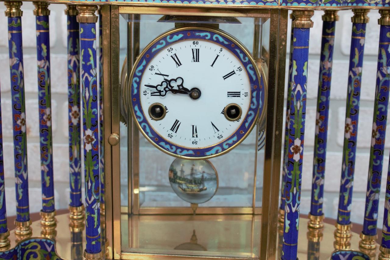 Mid Century Chinese Cloissoné Mantel Clock In Good Condition For Sale In Chicago, IL