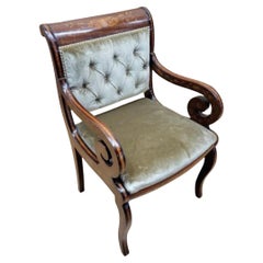 Fauteuil à bras marqueté à volutes néoclassique ancien Fauteuil de bureau nouvellement retapissé