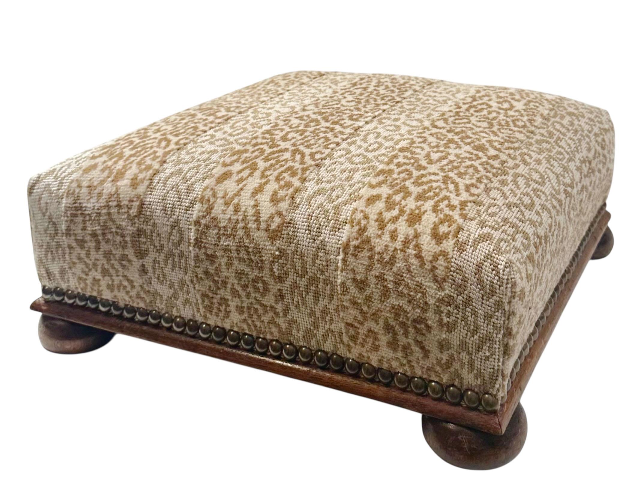 Banco Biedermeier del siglo XIX en terciopelo de corte leopardo Scalamandré Alemán en venta