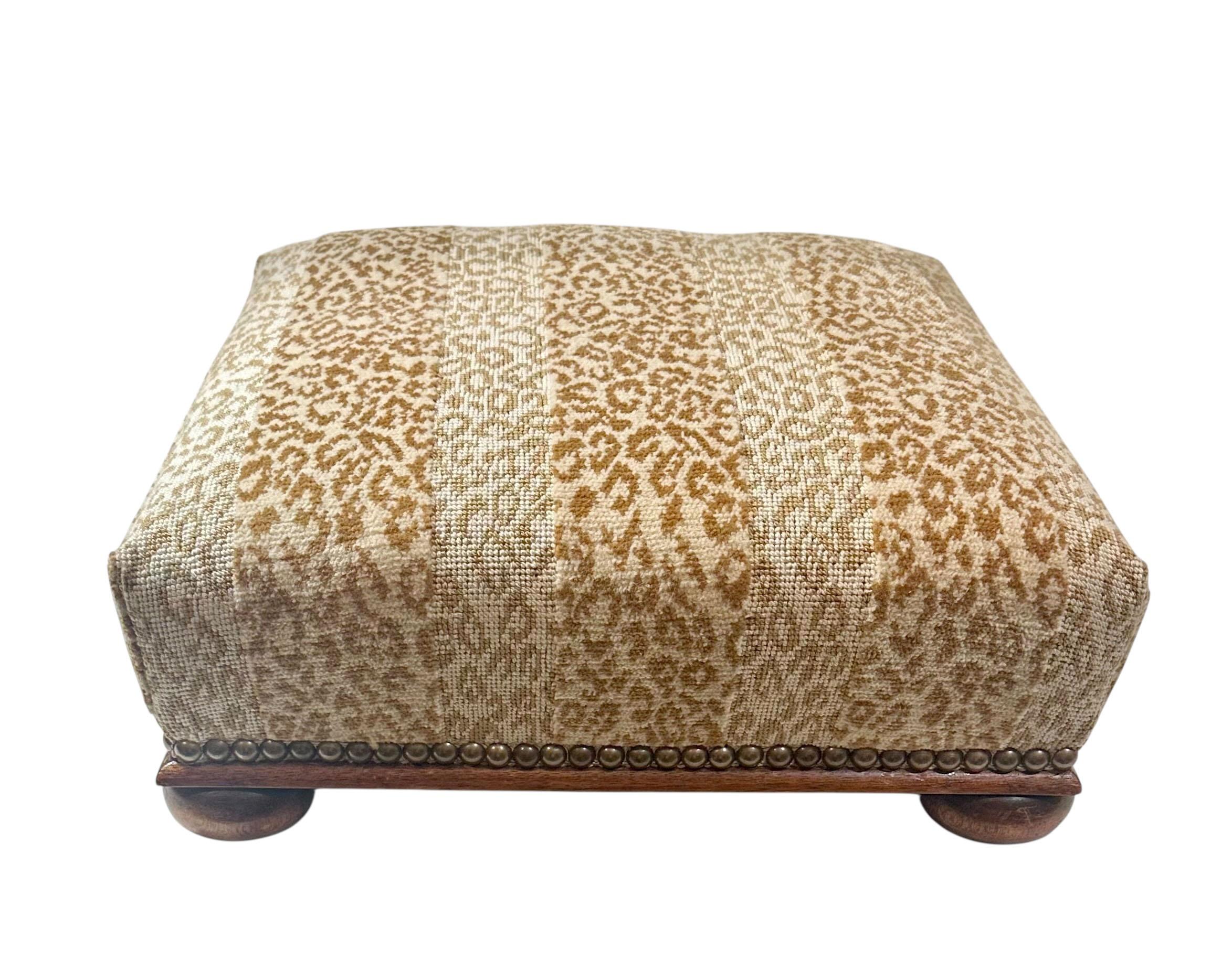 Banco Biedermeier del siglo XIX en terciopelo de corte leopardo Scalamandré Fines del siglo XIX en venta