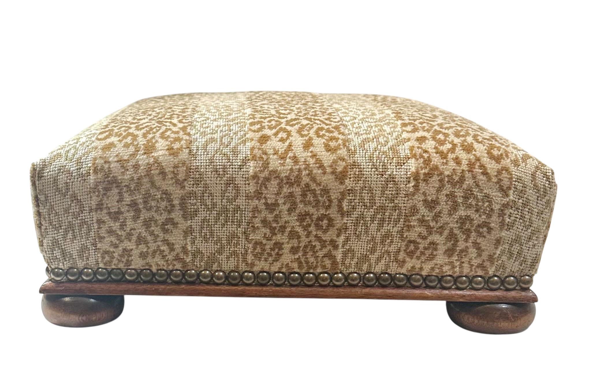 Banco Biedermeier del siglo XIX en terciopelo de corte leopardo Scalamandré en venta 2