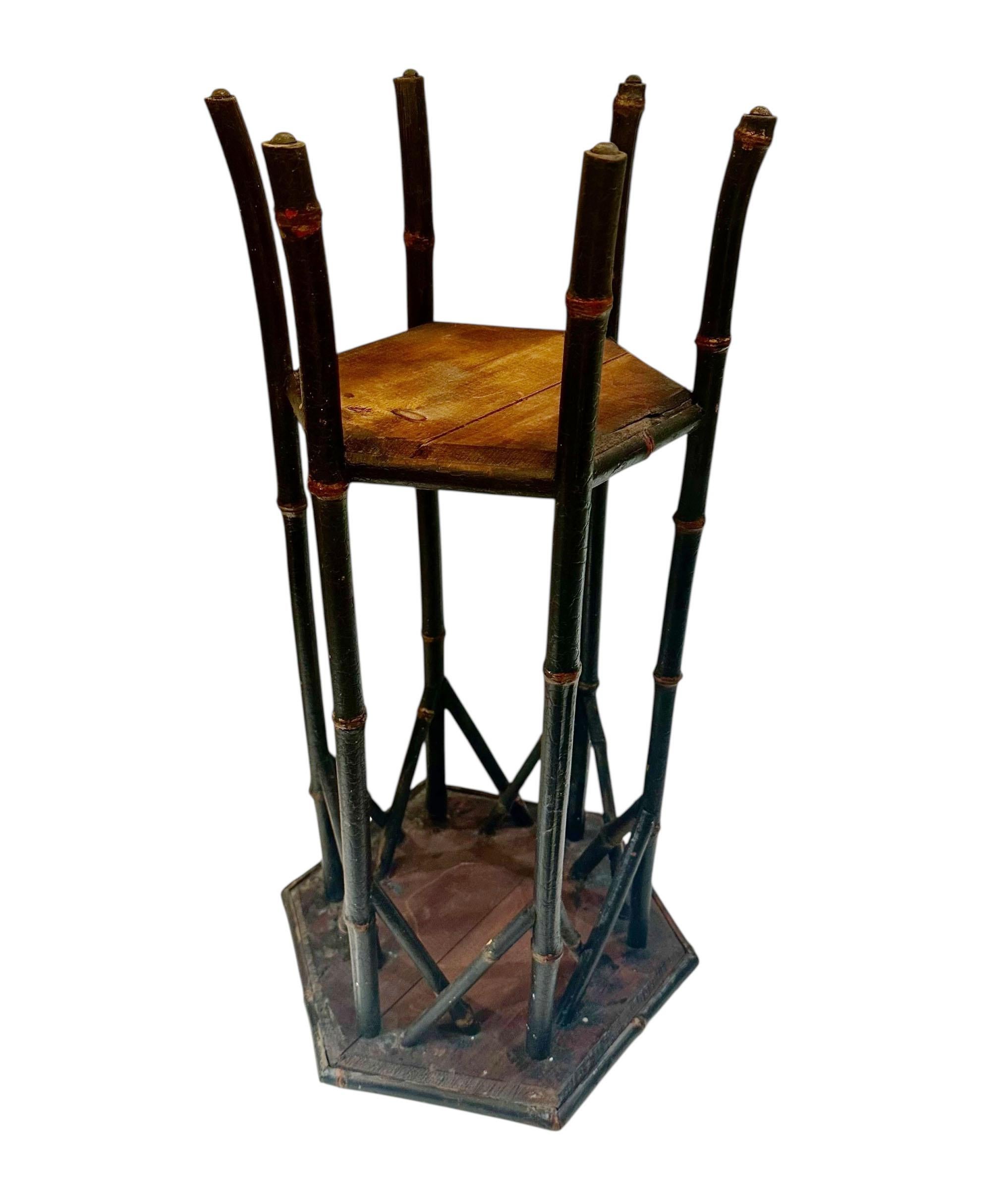 Support à plantes en bambou Art Nouveau anglais avec dessus floral sculpté en vente 4