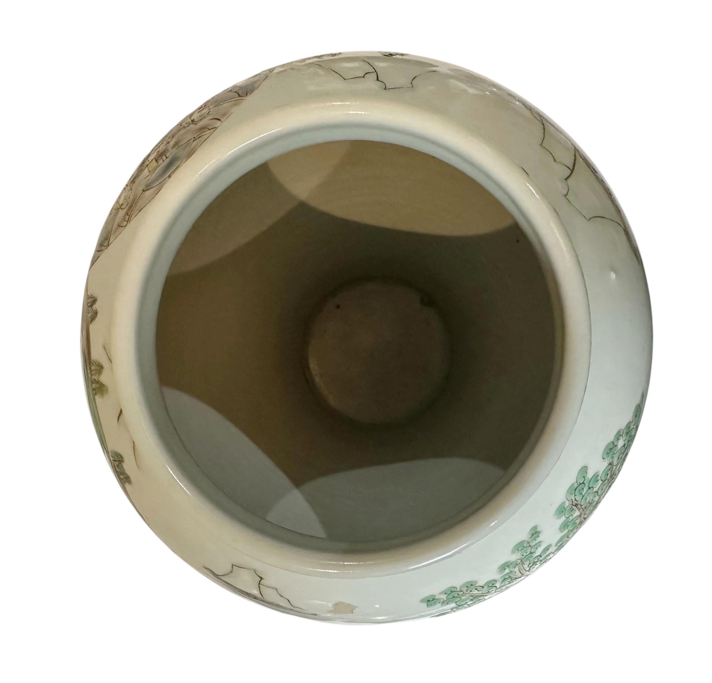 Fine XIX secolo Vaso a balaustro con coperchio Famille Rose cinese del XIX secolo in vendita